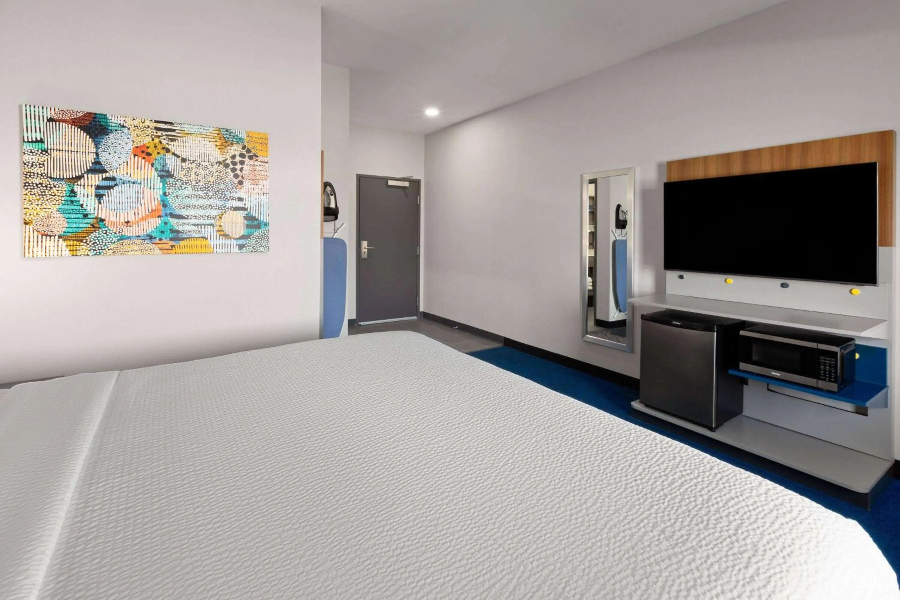 Photo of the whole room, Bed in Microtel Inn & Suites by Wyndham Olive Branch