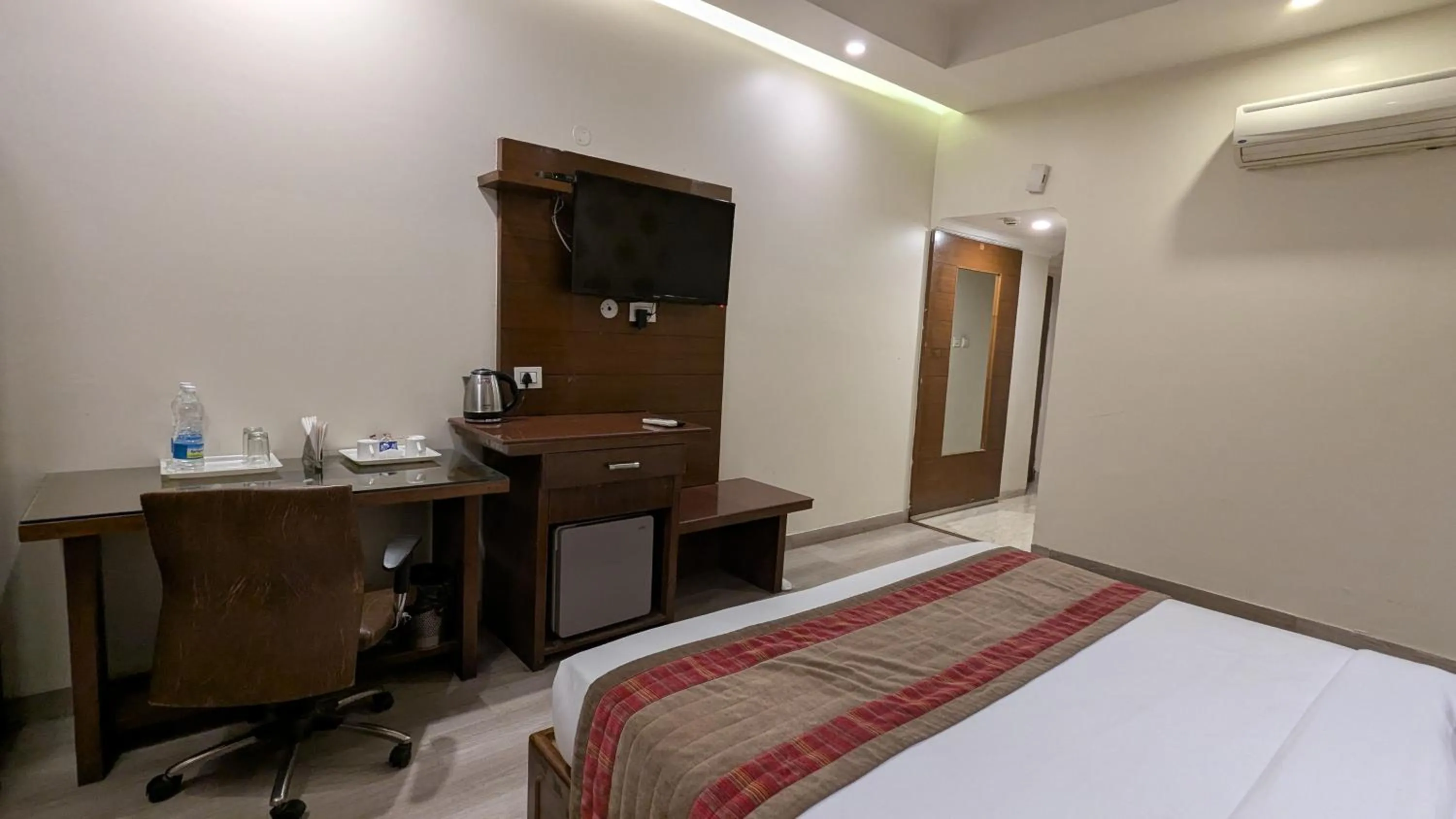 Bedroom, Bed in Hotel Shagun Chandigarh Zirakpur