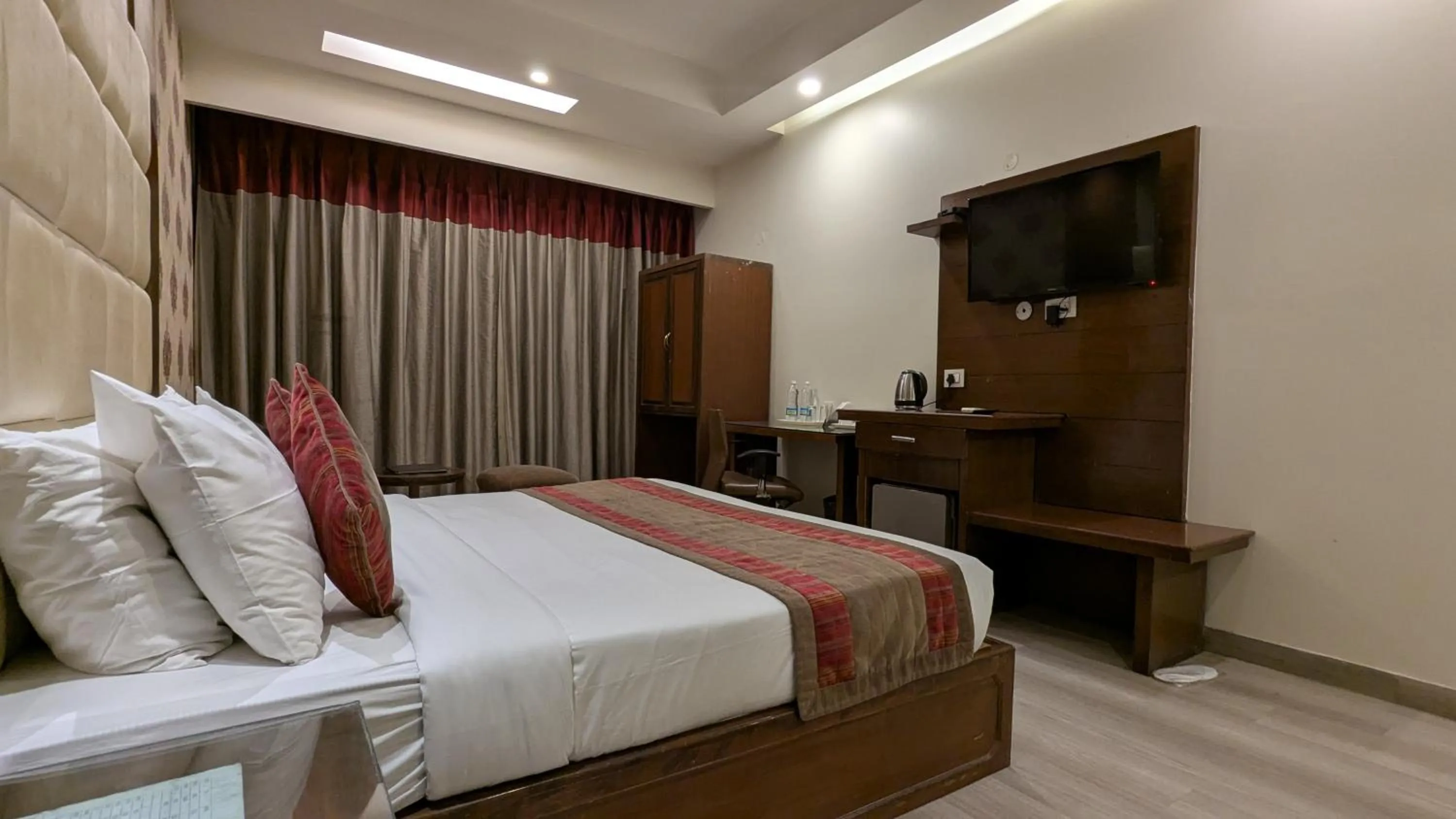 Bedroom, Bed in Hotel Shagun Chandigarh Zirakpur