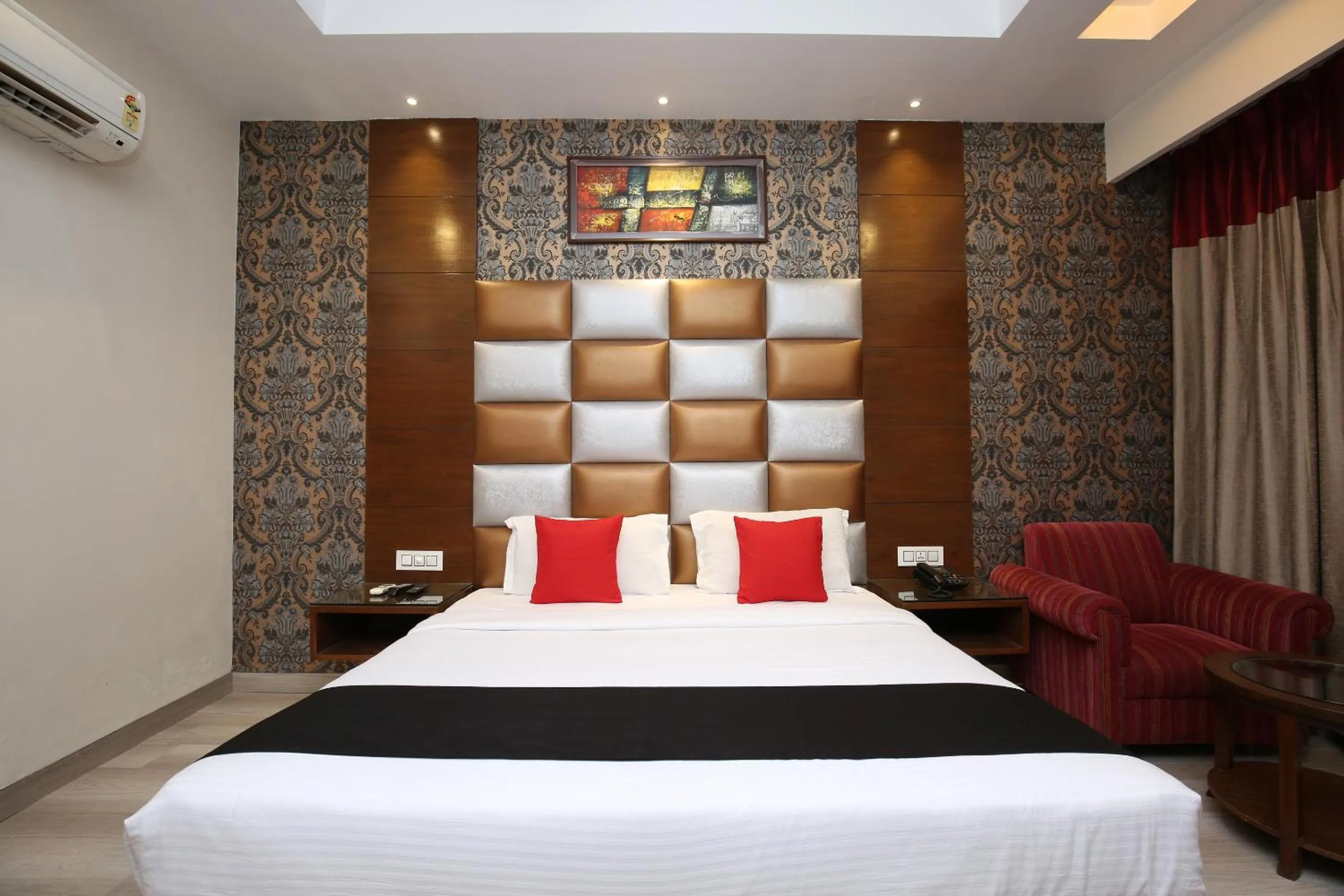 Bedroom, Bed in Hotel Shagun Chandigarh Zirakpur