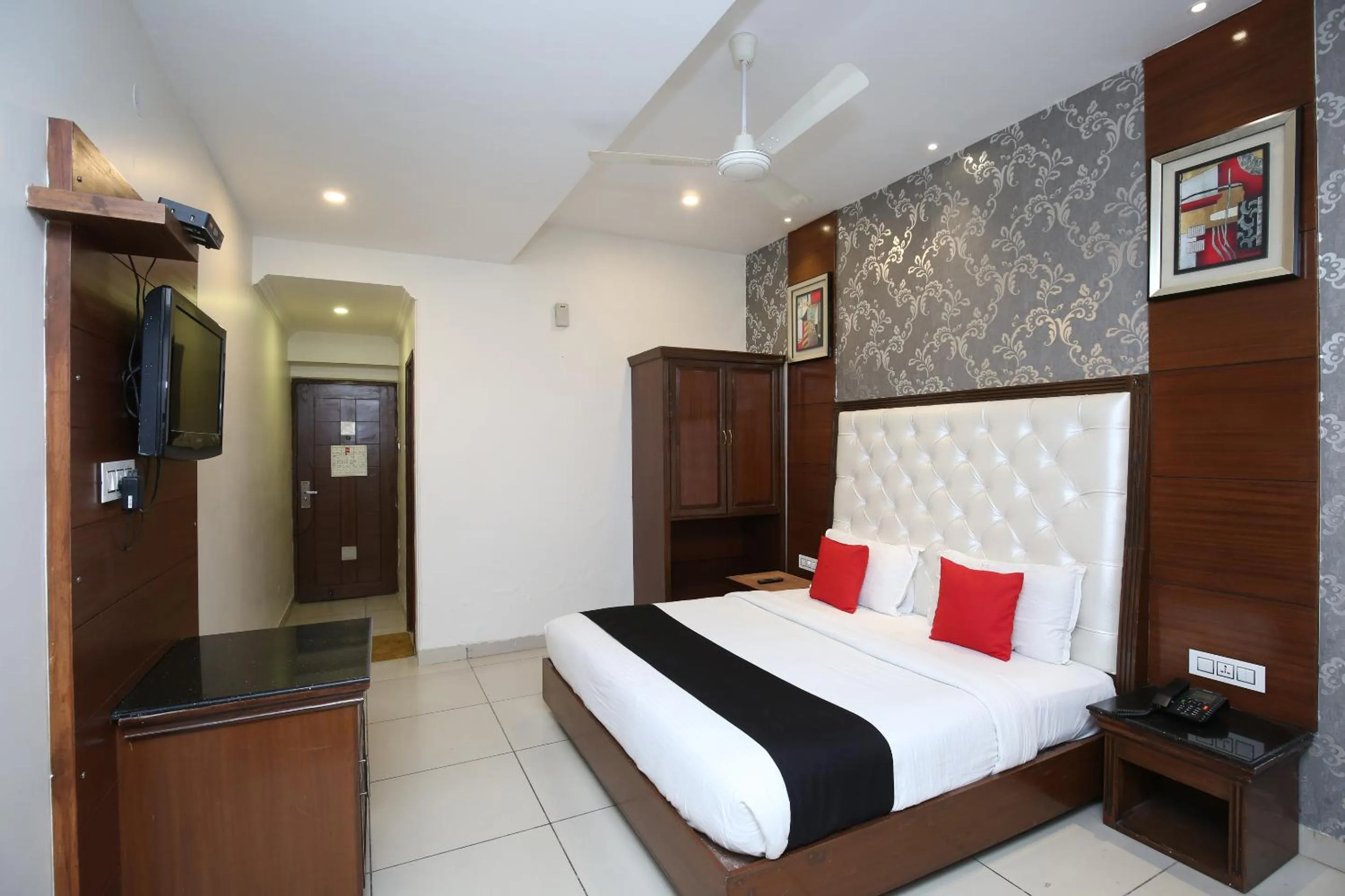 Bedroom, Bed in Hotel Shagun Chandigarh Zirakpur