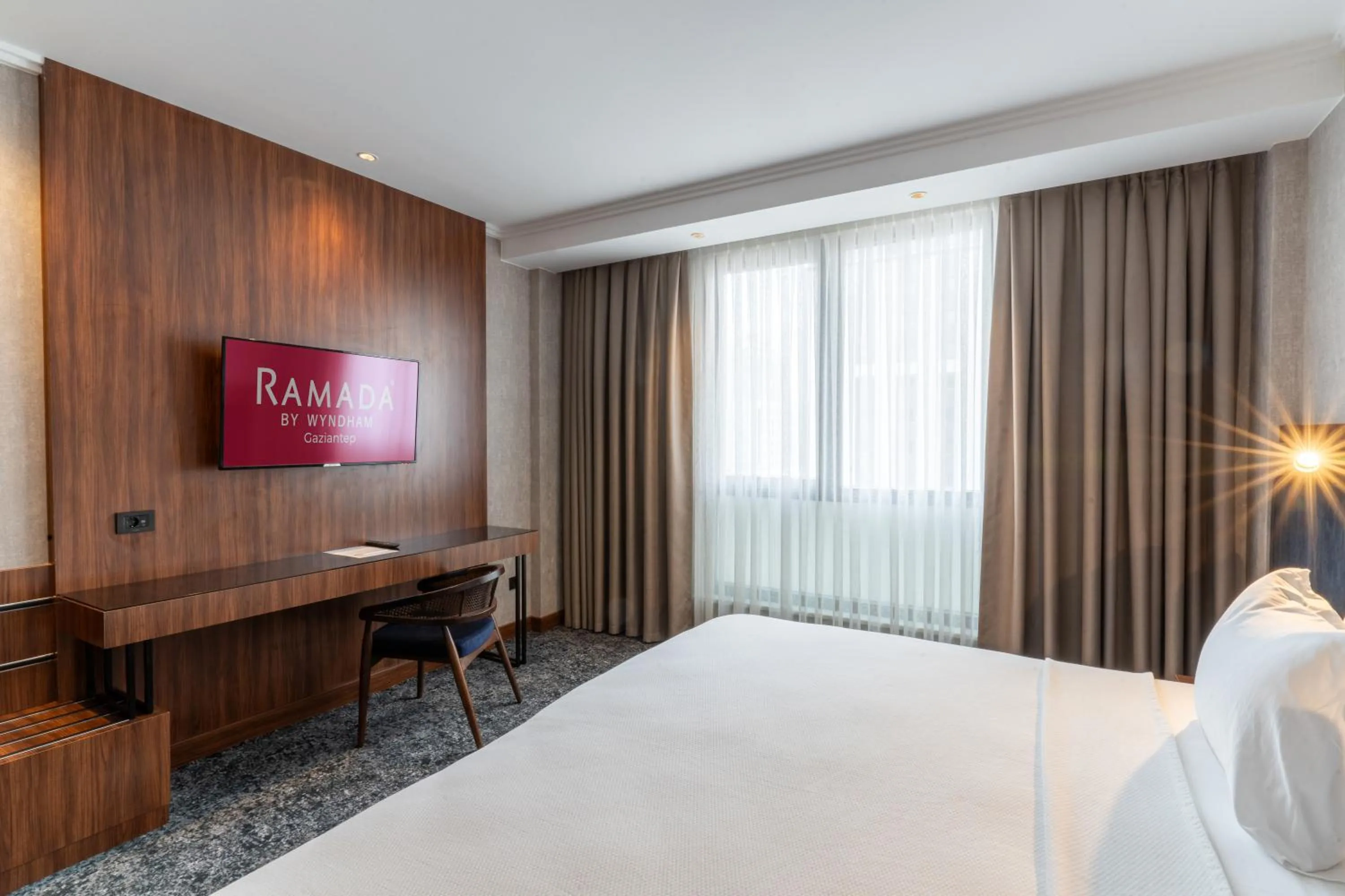 TV and multimedia, Bed in Ramada by Wyndham Gaziantep