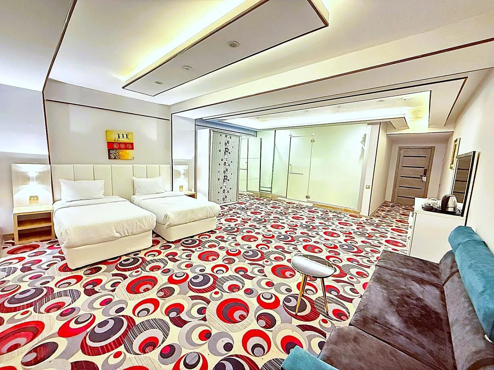 Bedroom, Bed in Amazon Hotel - Free Massage