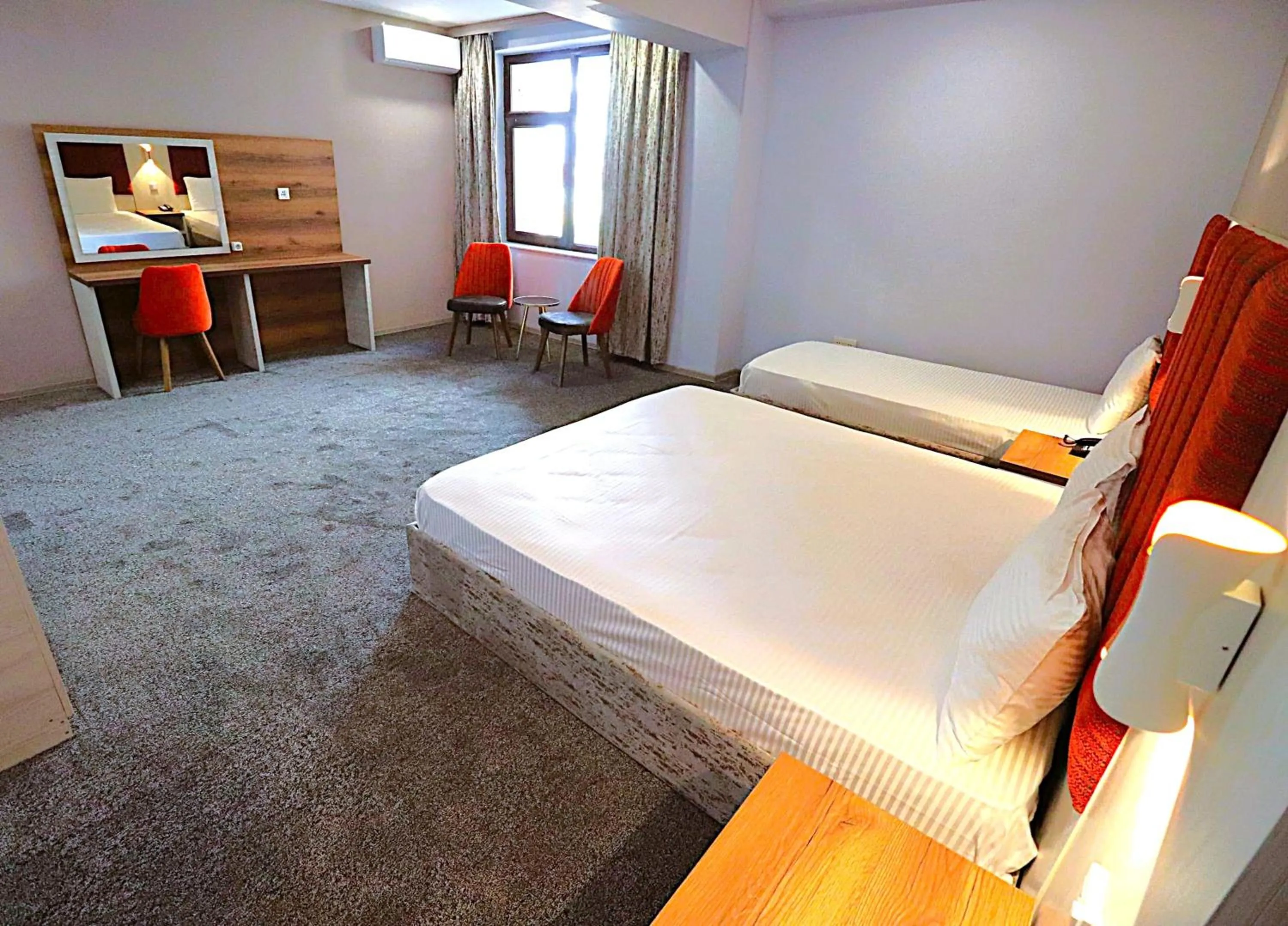 Bedroom, Bed in Amazon Hotel - Free Massage