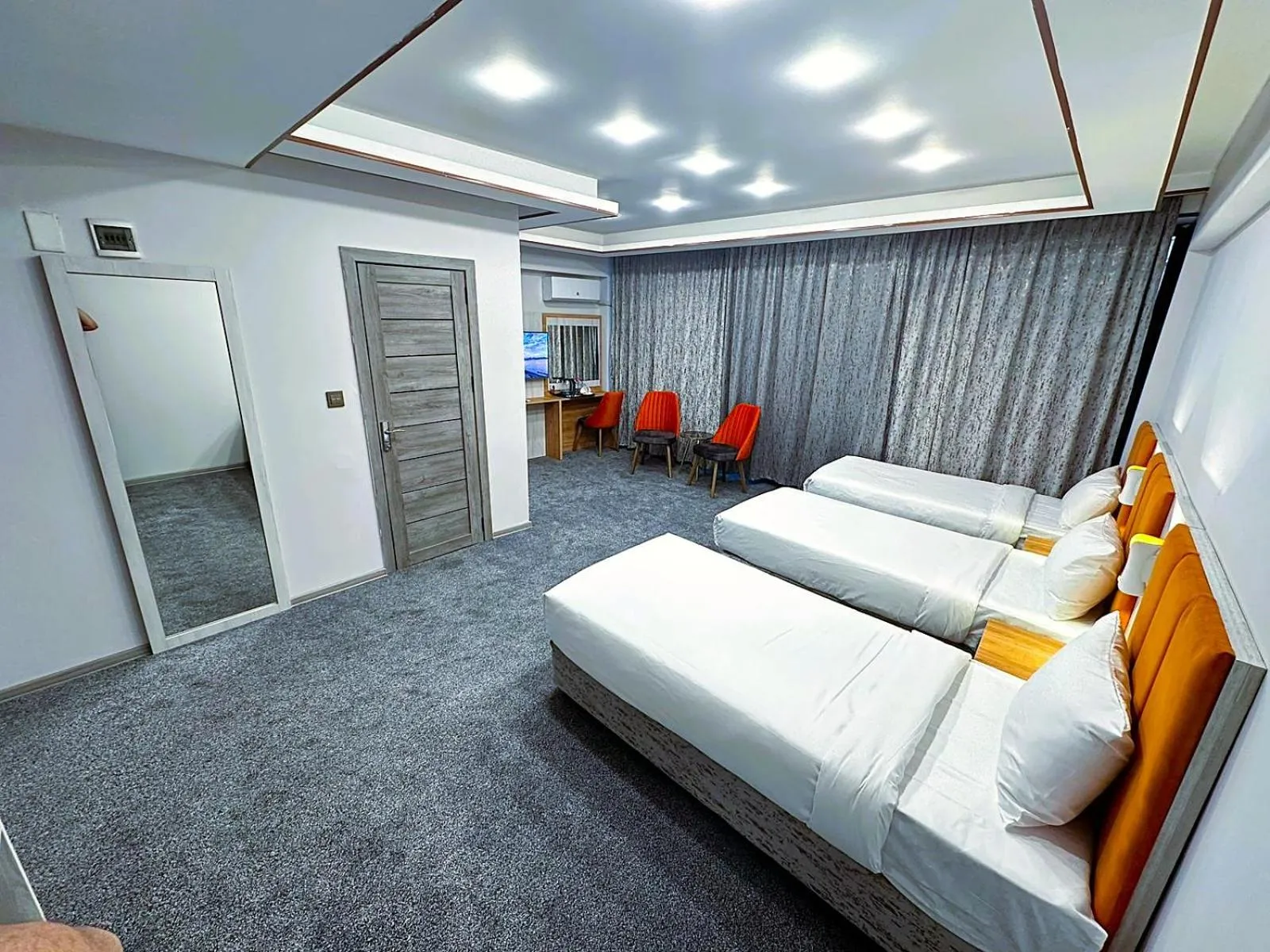 Photo of the whole room, Bed in Amazon Hotel - Free Massage