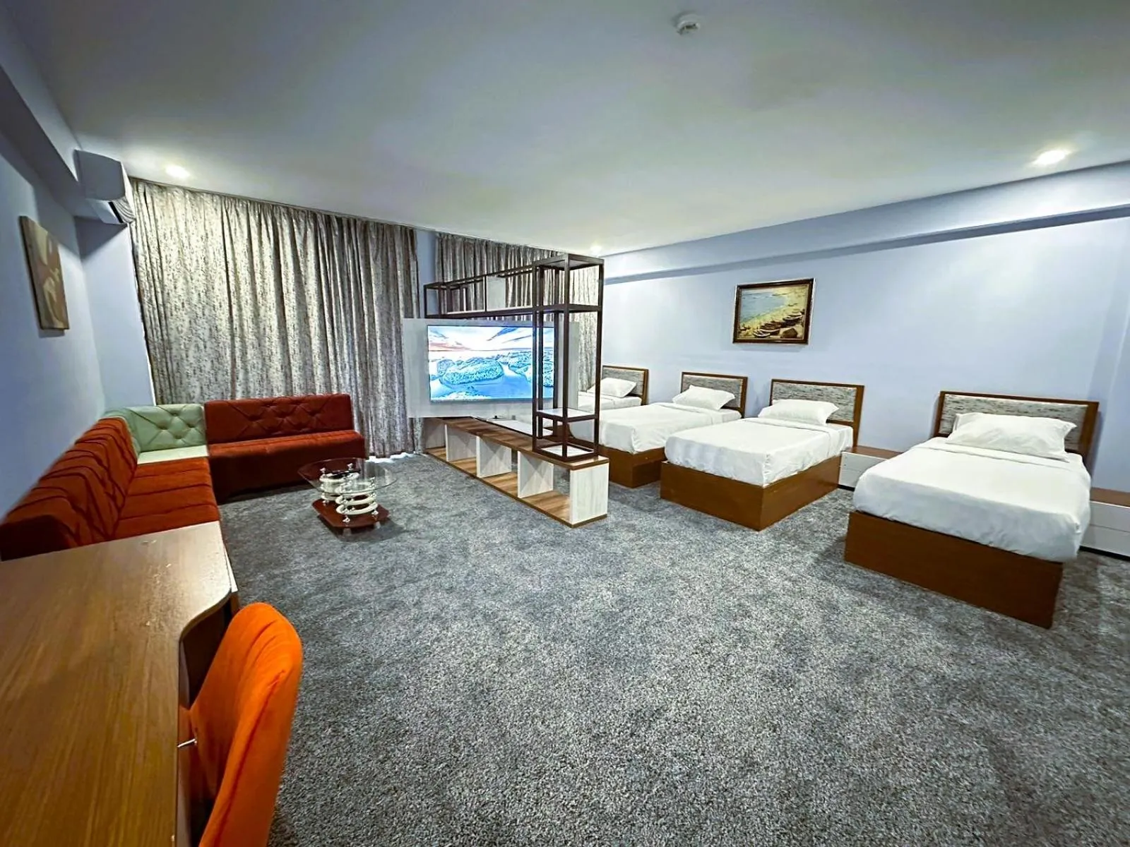 Bedroom, Bed in Amazon Hotel - Free Massage