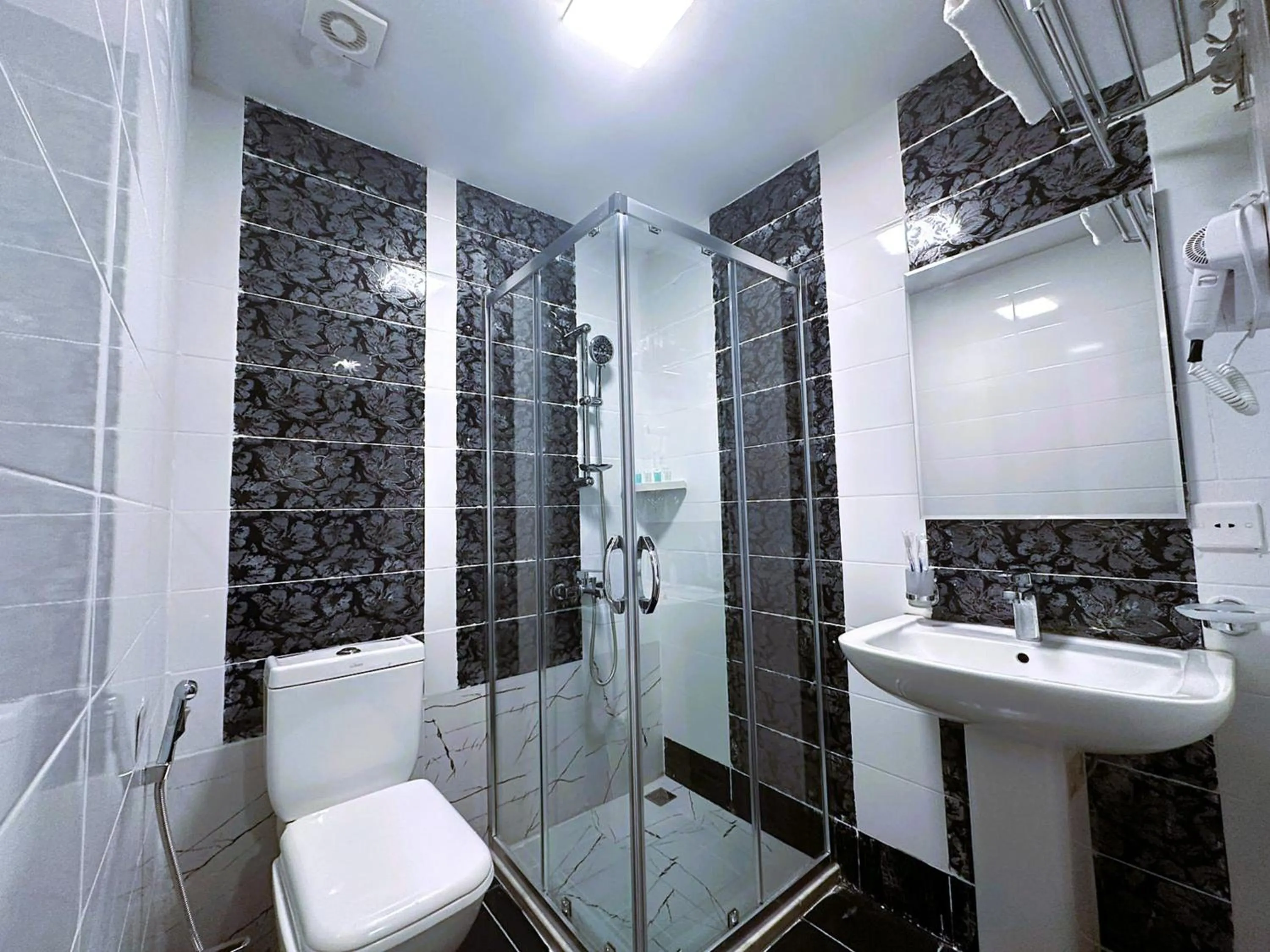Shower in Amazon Hotel - Free Massage
