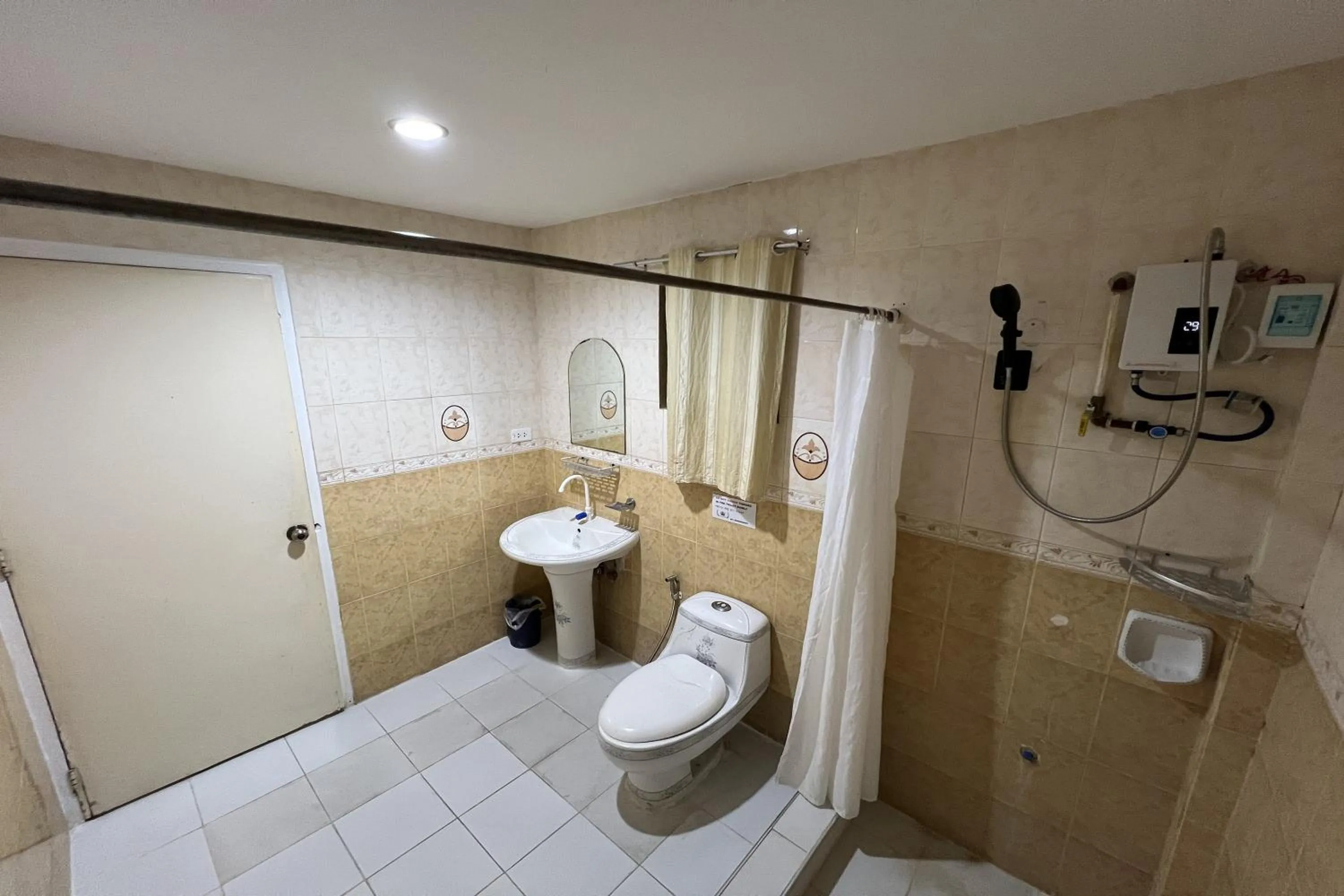 Shower in Garden Suite Hotel near Koreatown