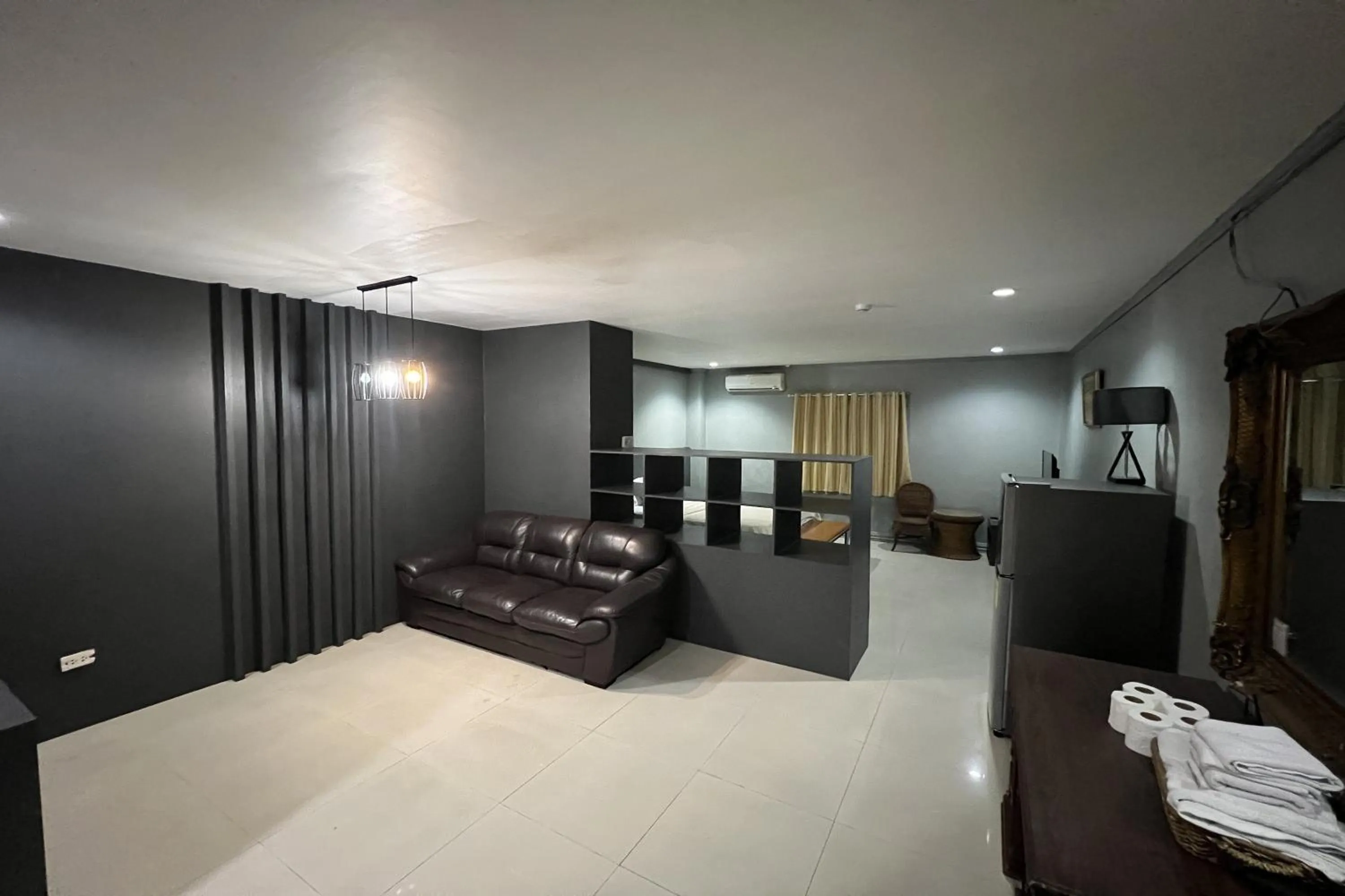 Seating area, Bed in Garden Suite Hotel near Koreatown