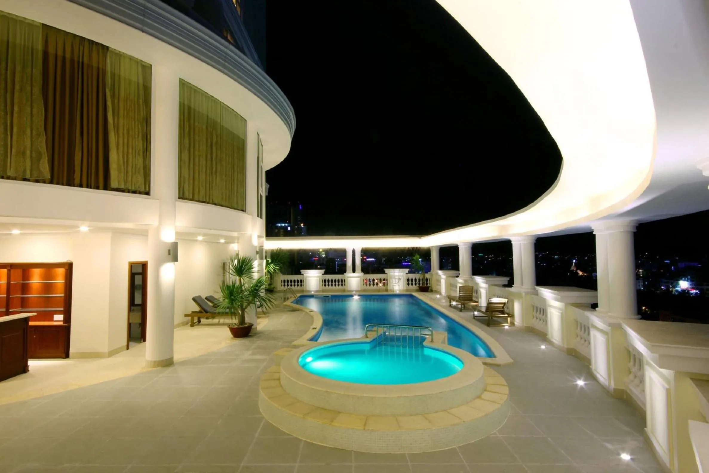 Swimming pool in Nha Trang Palace Hotel