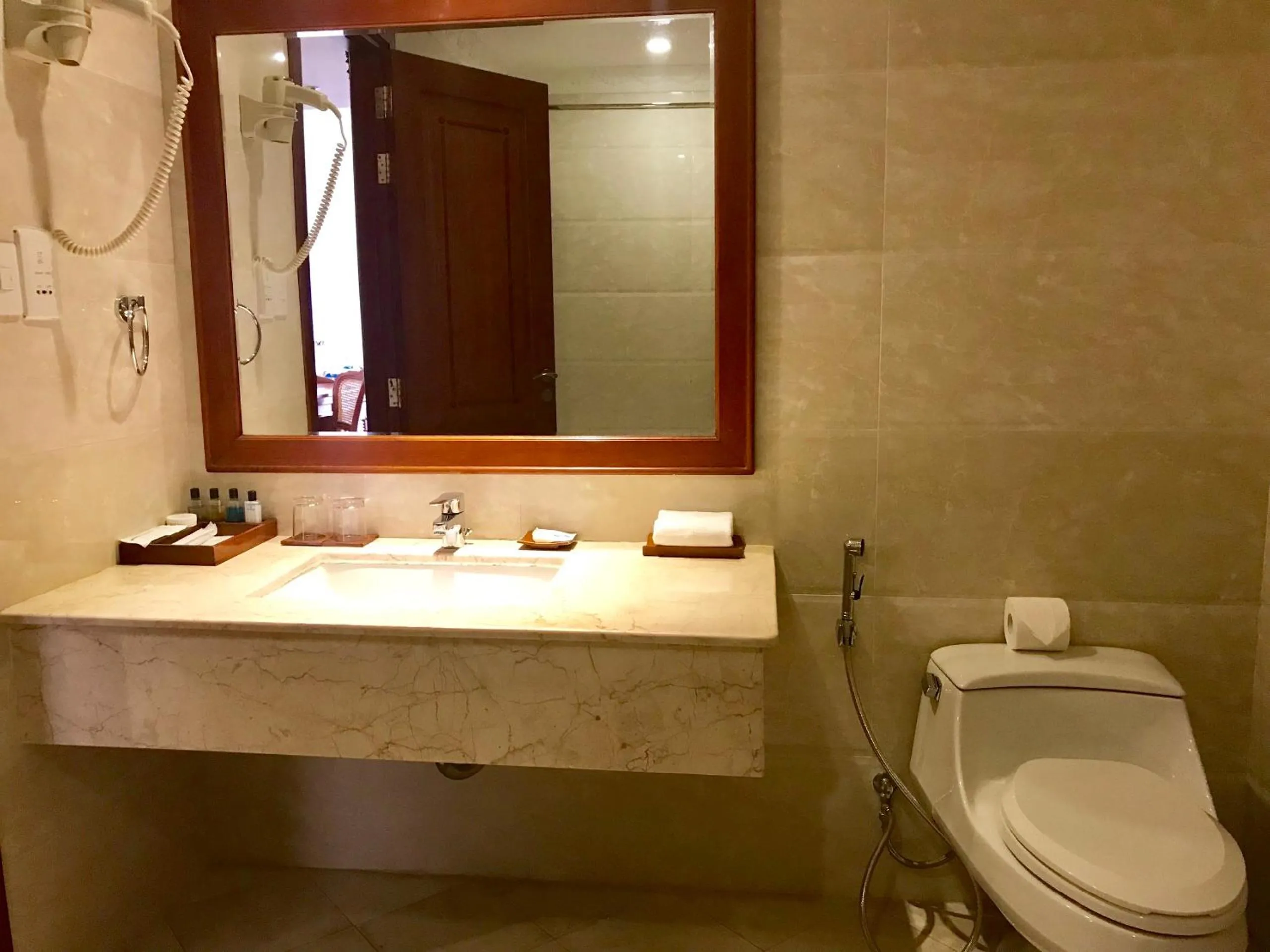 Toilet in Nha Trang Palace Hotel