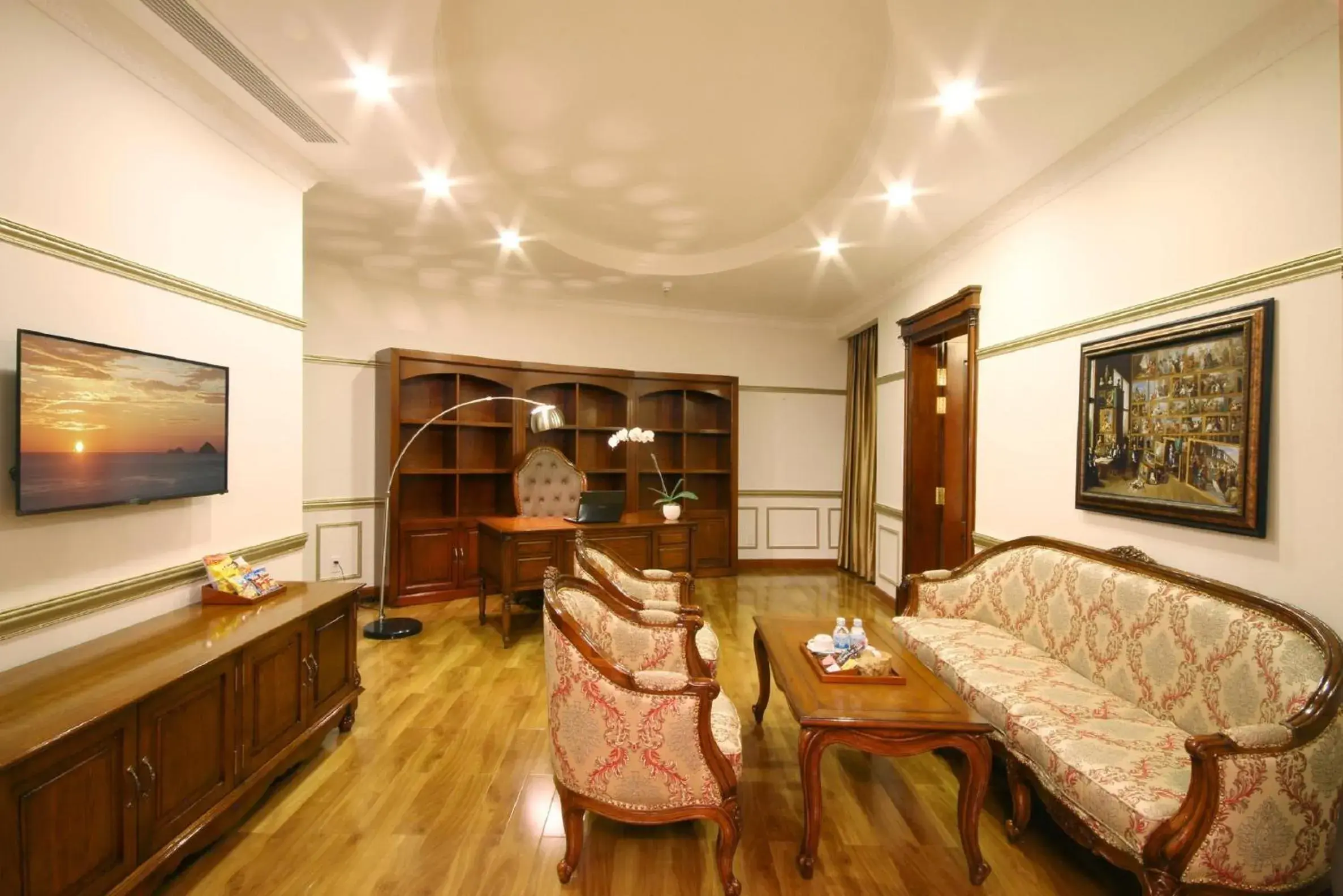 Suite in Nha Trang Palace Hotel Suite in Nha Trang Palace Hotel