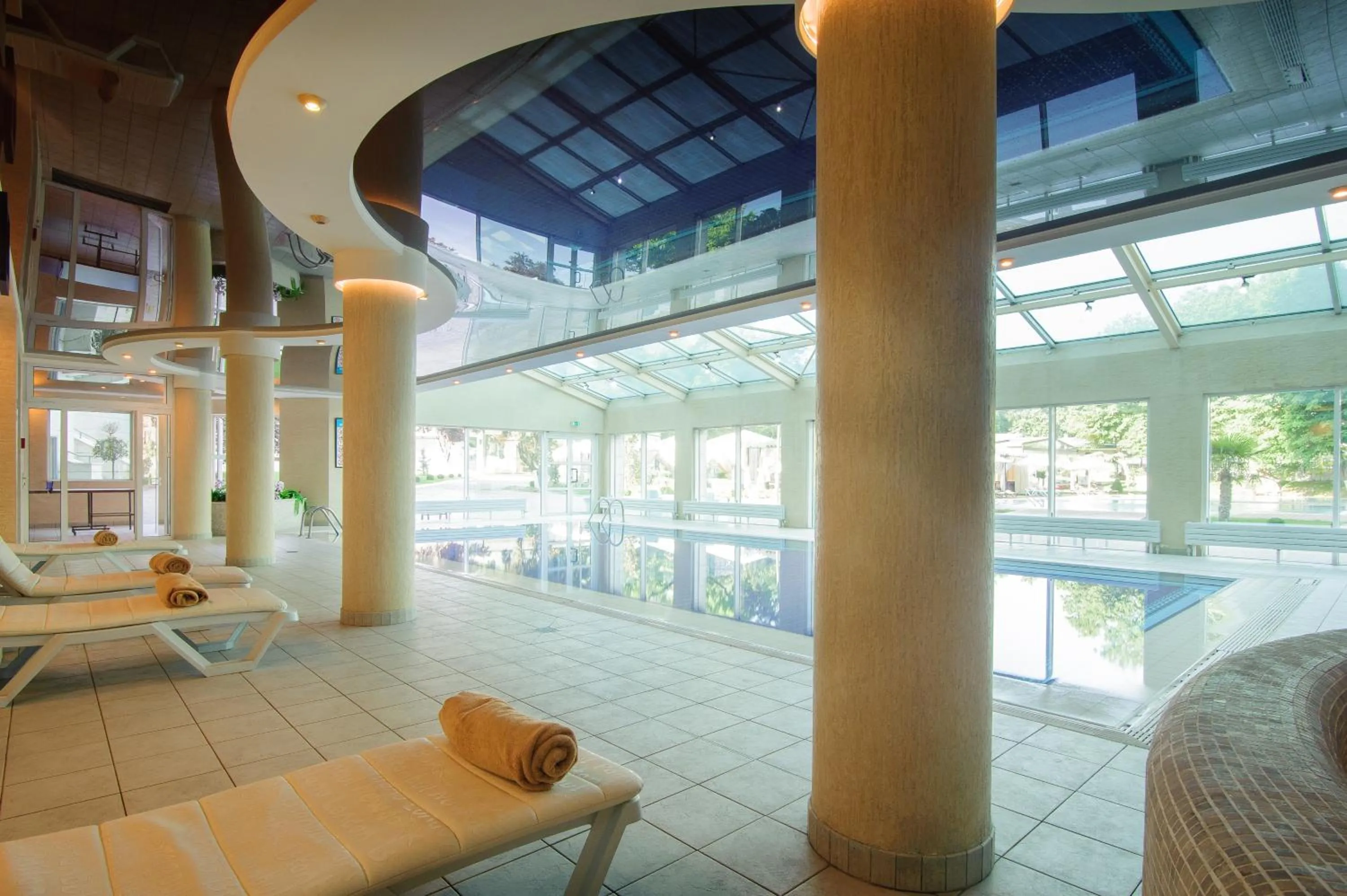 Swimming pool in City Palace Hotel Tashkent