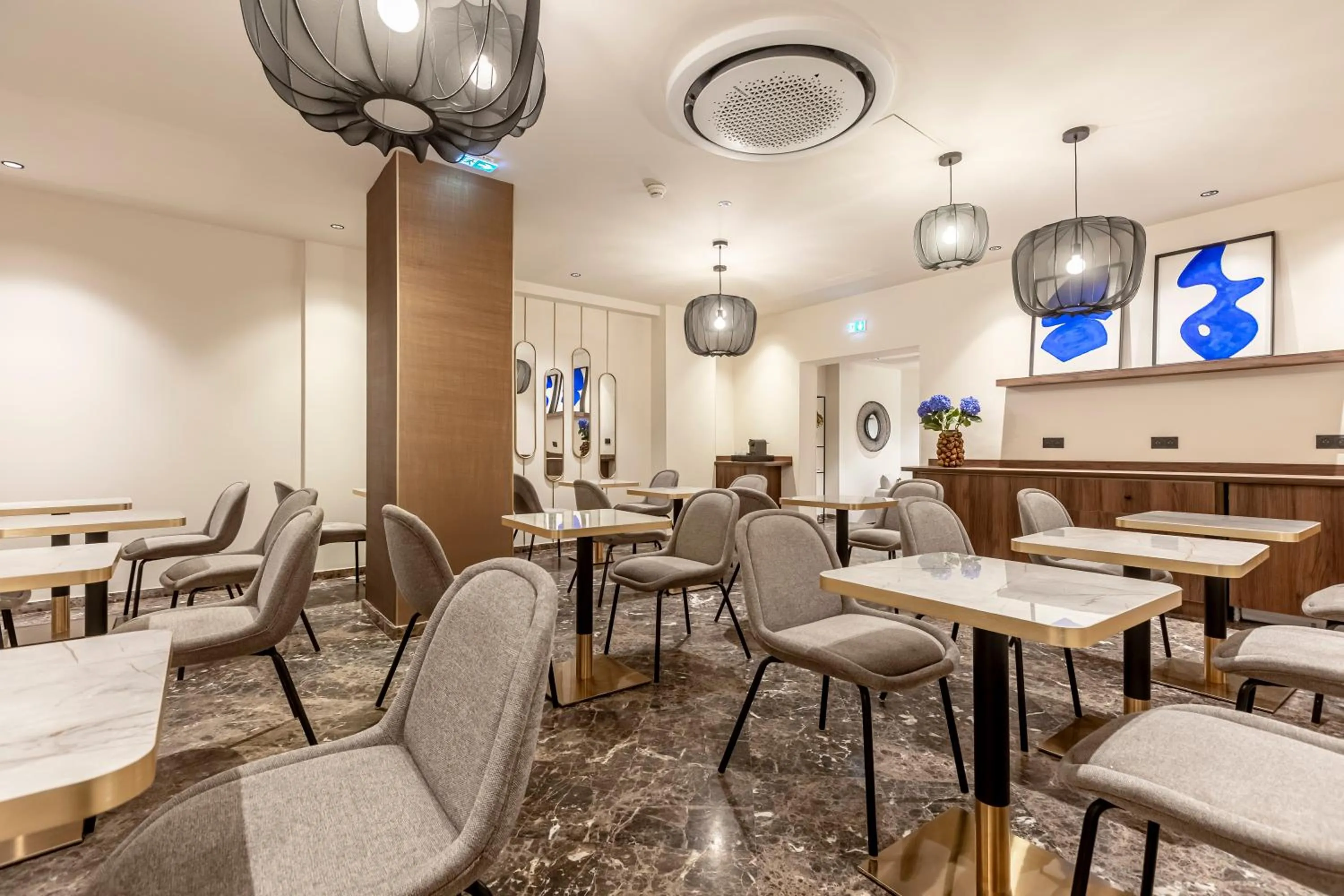 Dining area in Le Madame By Sweett