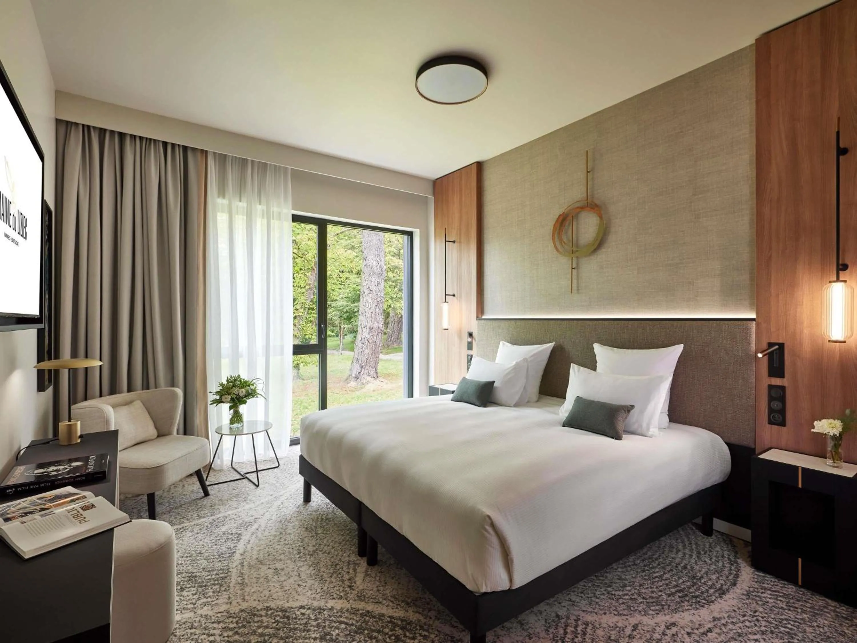 Bedroom, Bed in Domaine du Liziec Vannes - MGallery Collection