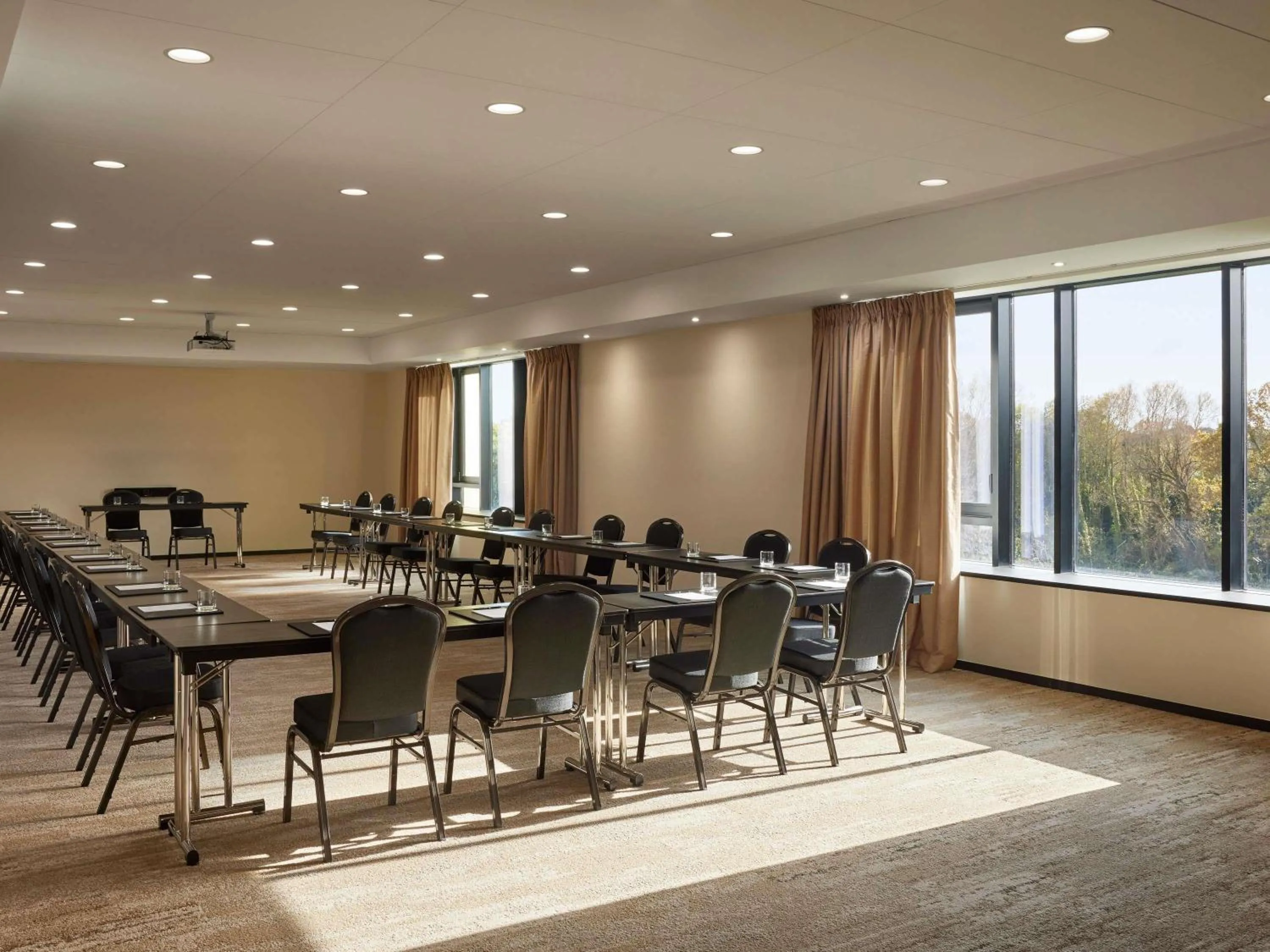 Meeting/conference room in Domaine du Liziec Vannes - MGallery Collection