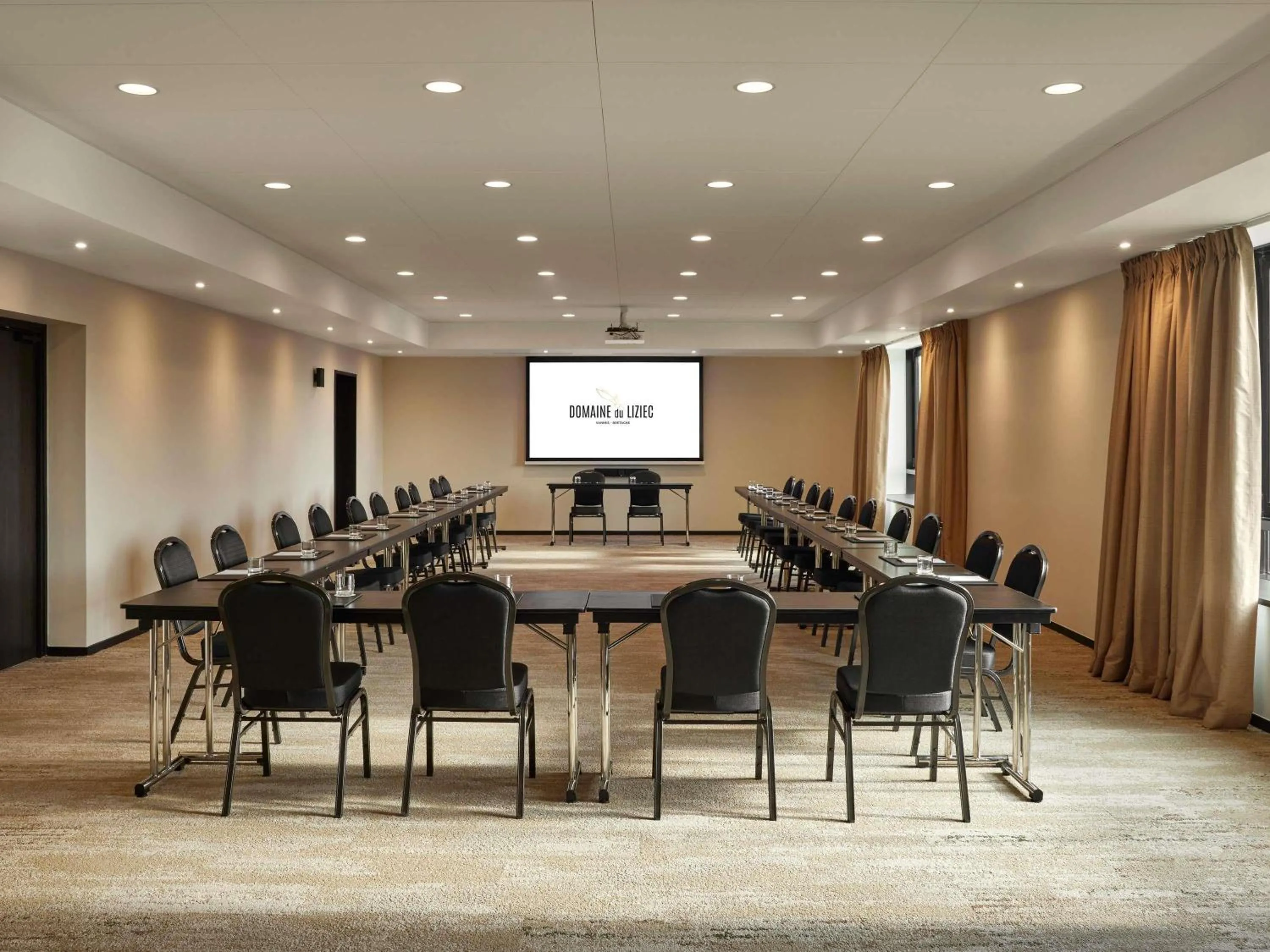 Meeting/conference room in Domaine du Liziec Vannes - MGallery Collection