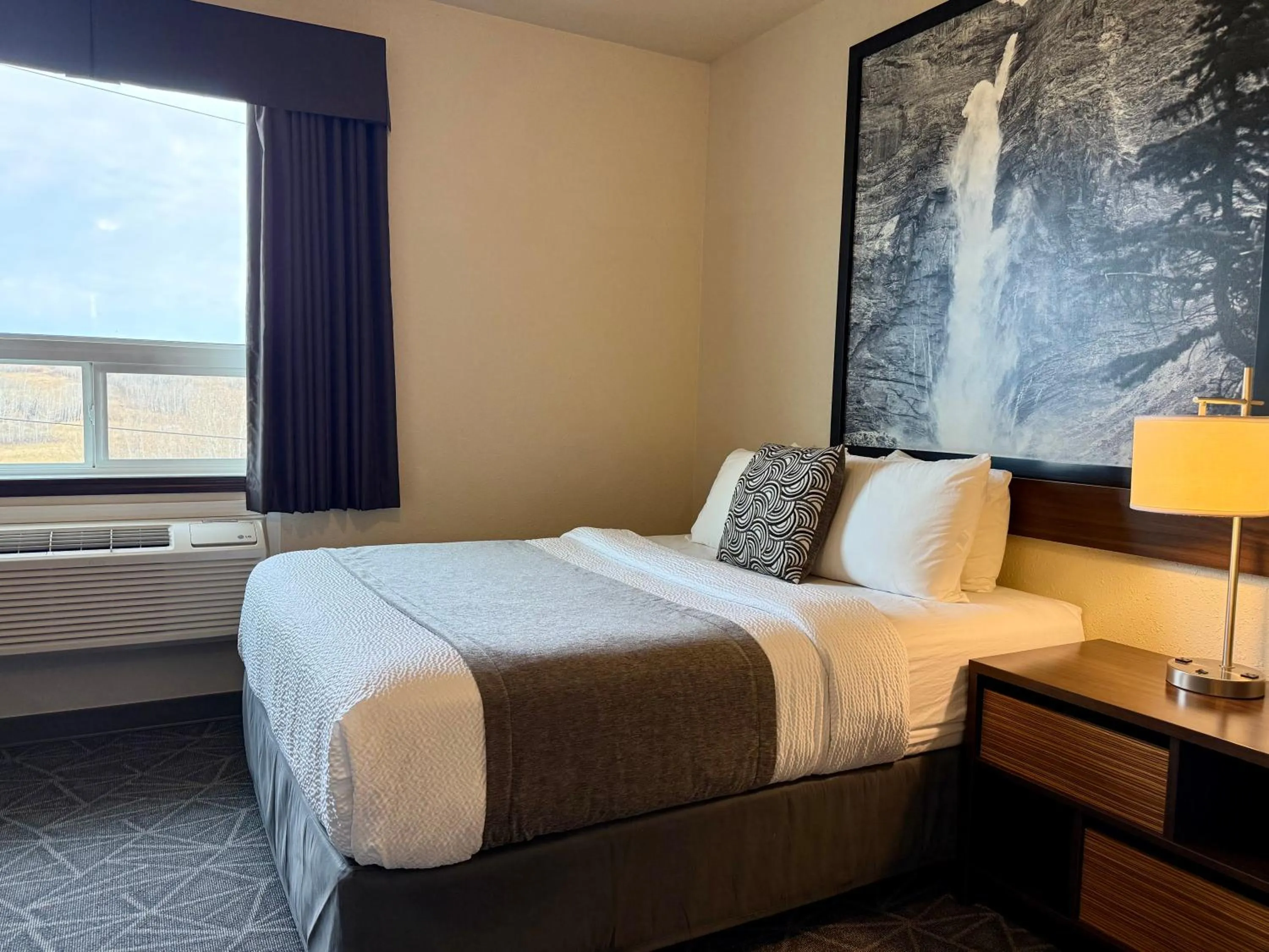 Bed in High Point Inn & Suites Peace River