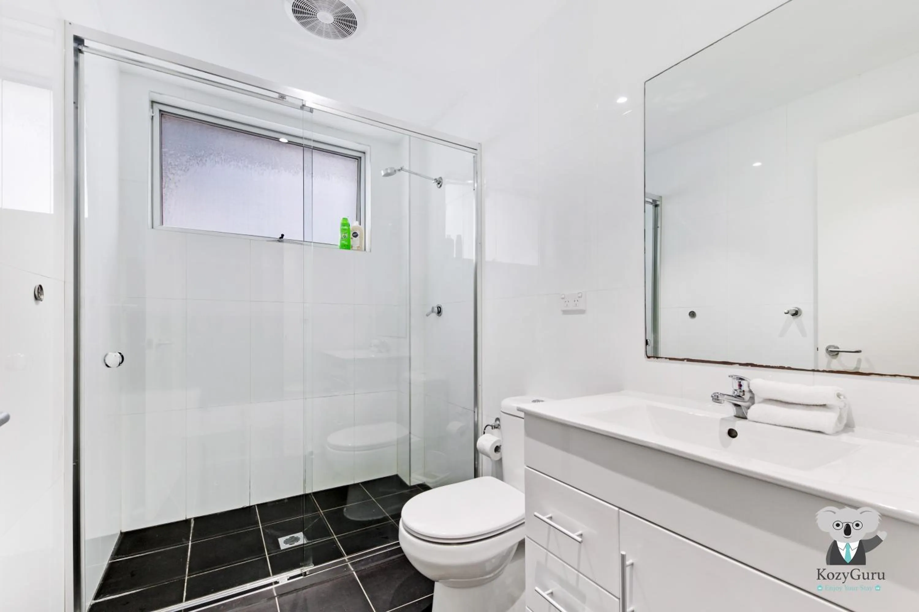 KozyGuru | Harris Park | Charming 1R Two-story Apt