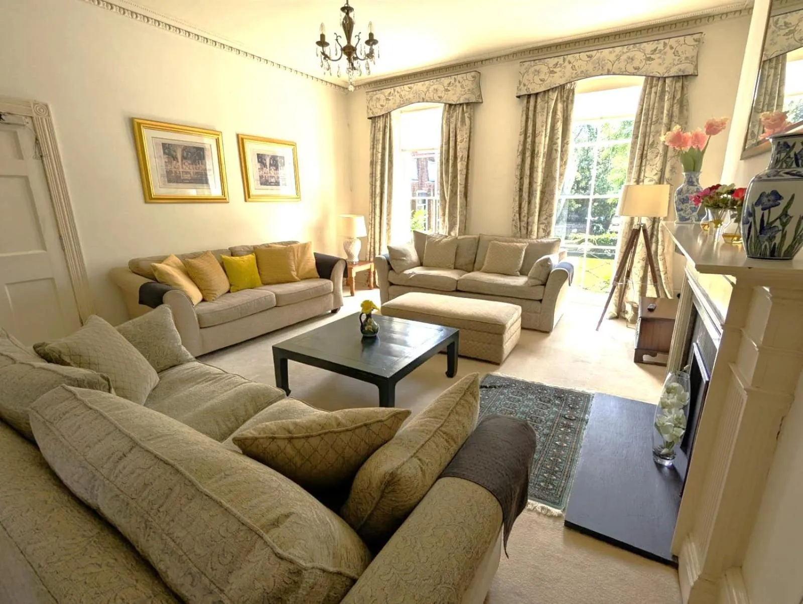Living room in East Pallant Bed and Breakfast, Located in Large Georgian Townhouse in Central Chichester