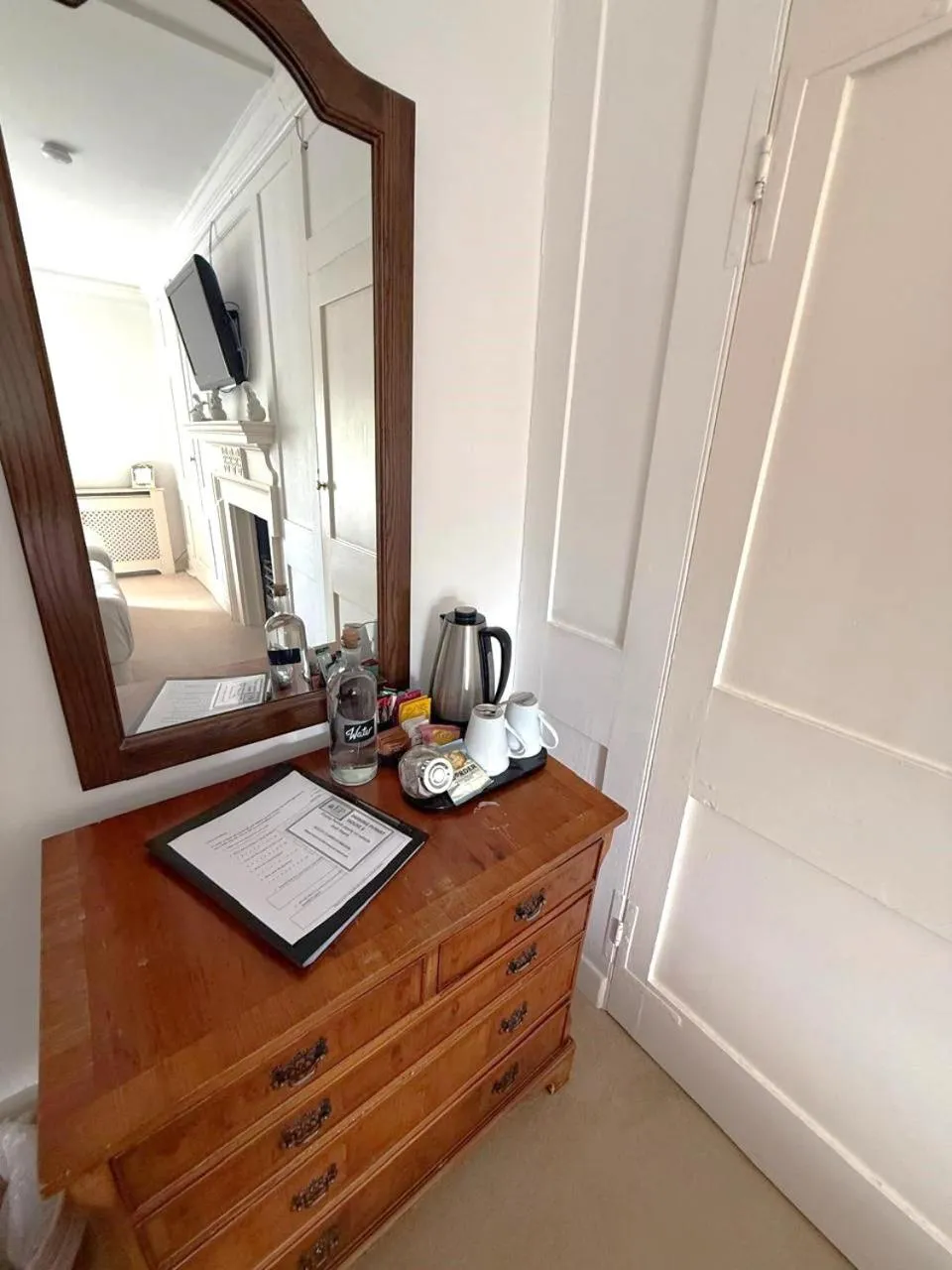 Food and drinks in East Pallant Bed and Breakfast, Located in Large Georgian Townhouse in Central Chichester