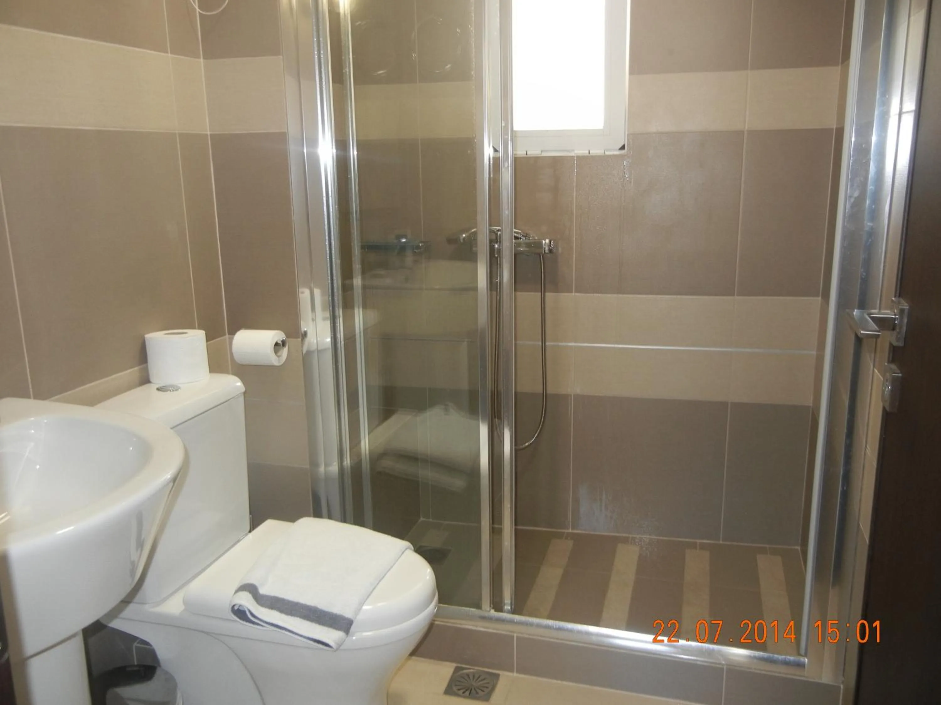 Shower in Lamon Hotel