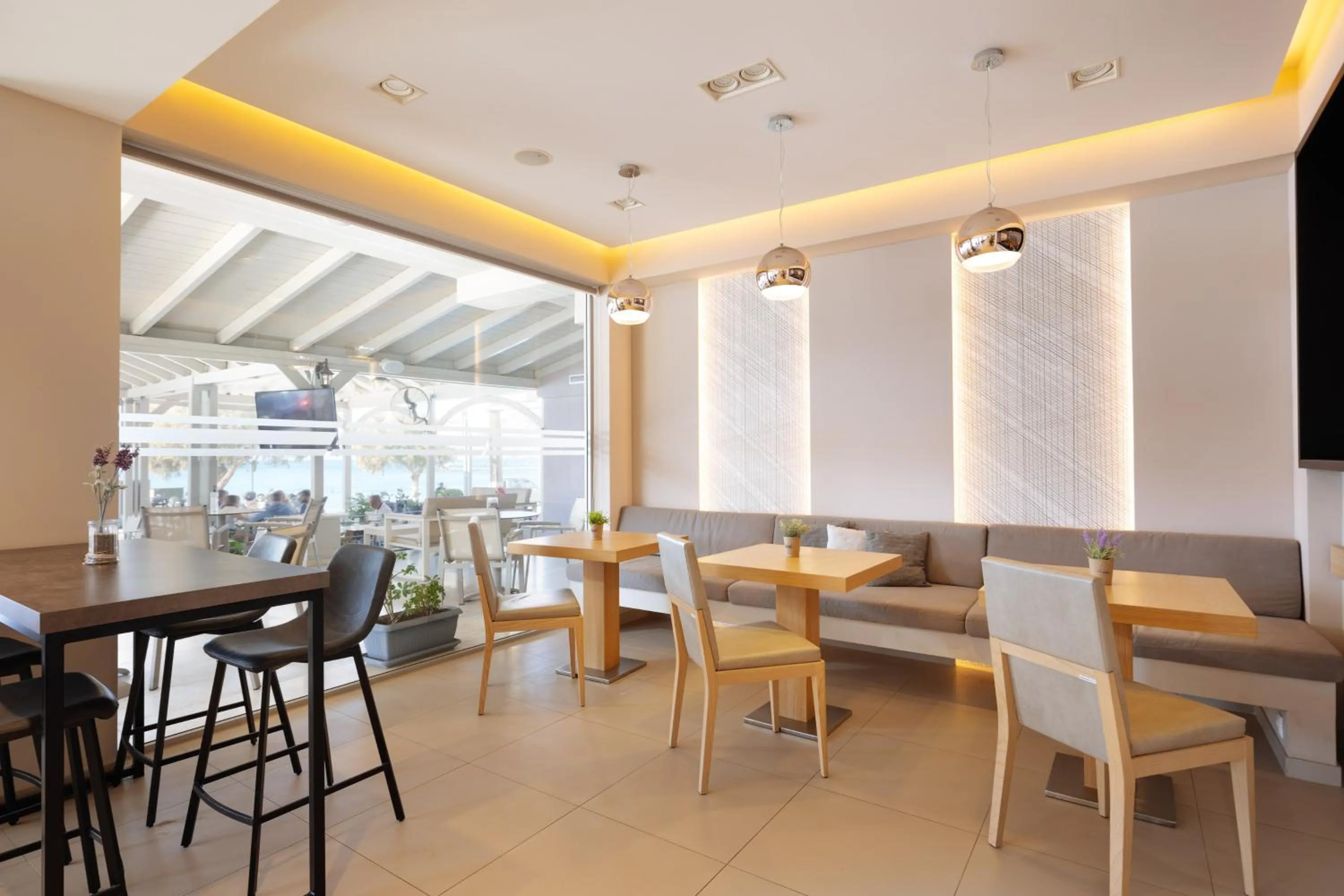 Restaurant/places to eat in Lamon Hotel