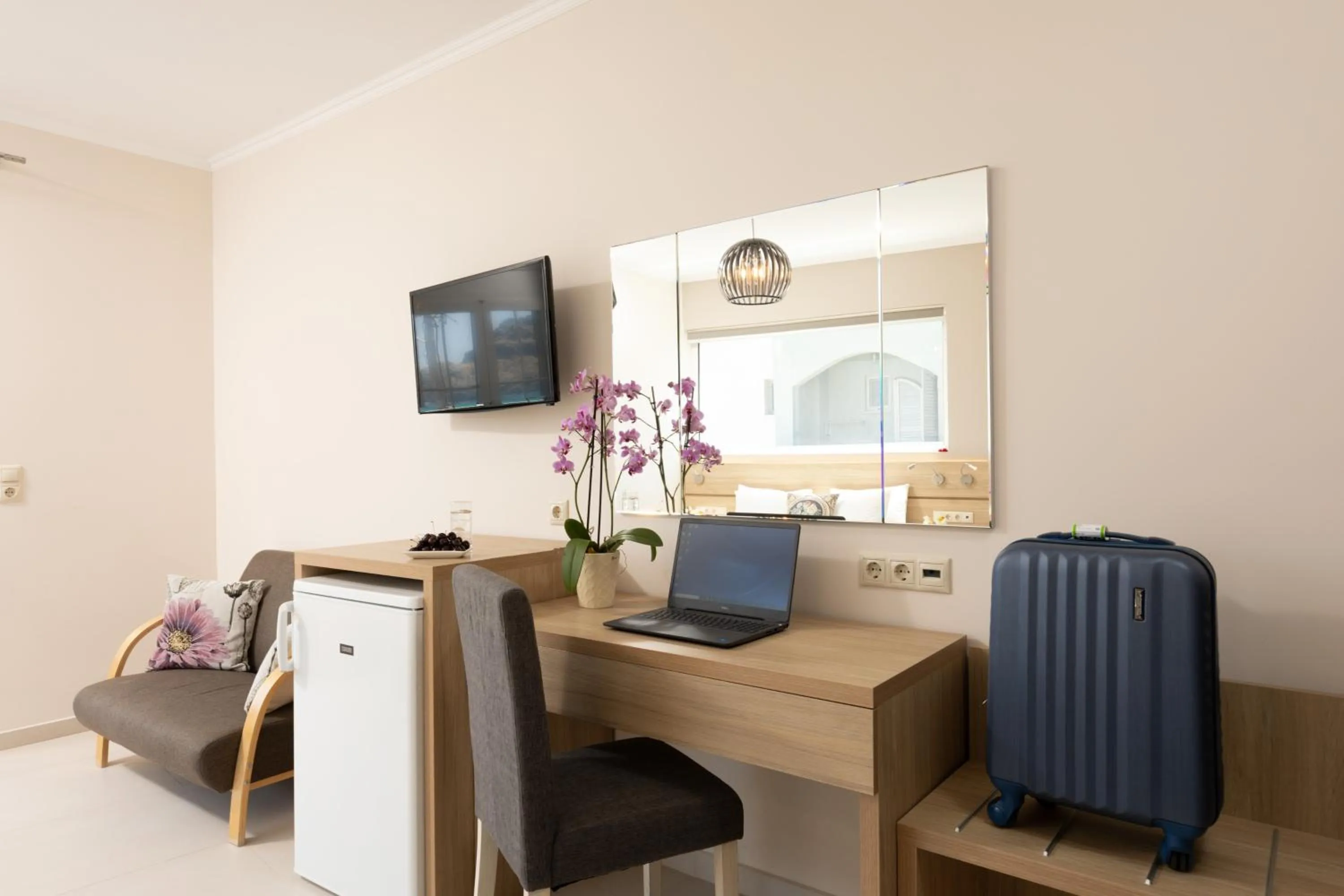 TV and multimedia in Lamon Hotel