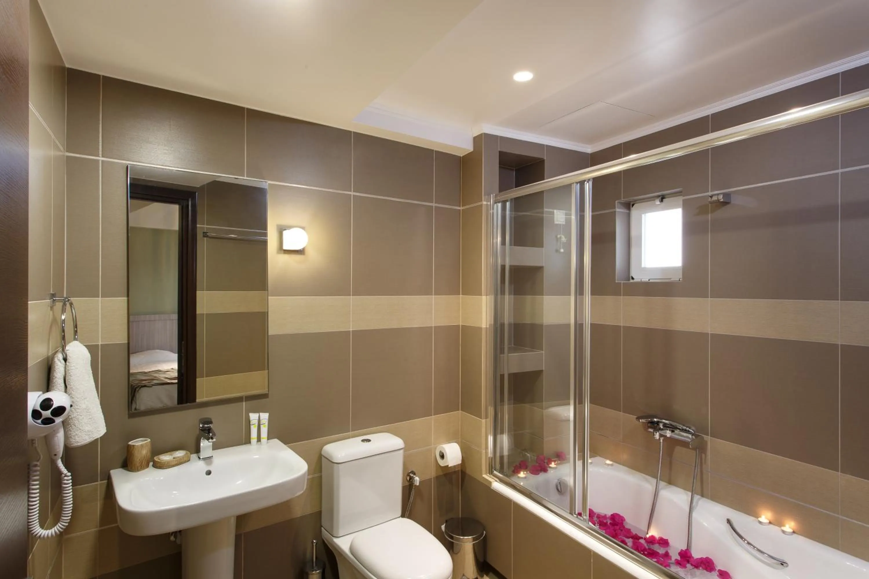 Toilet in Lamon Hotel