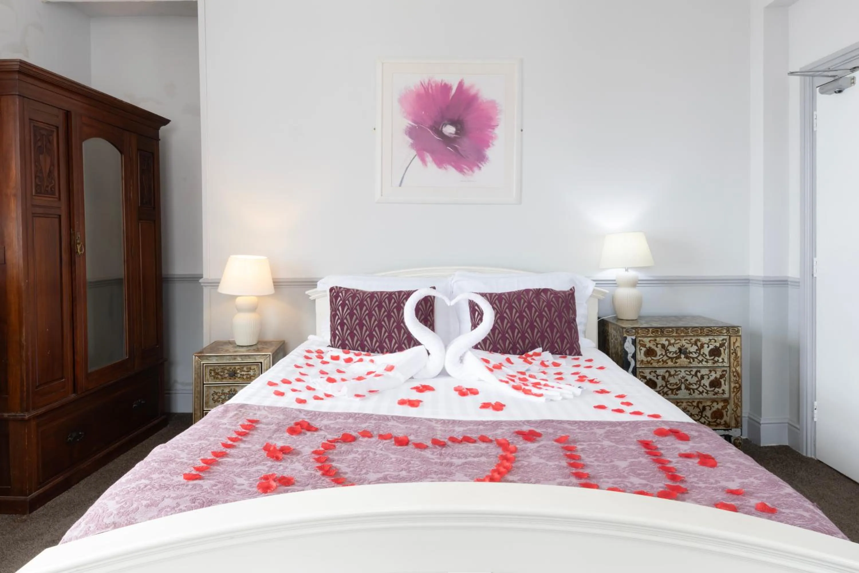 Bed in The Manor Hotel