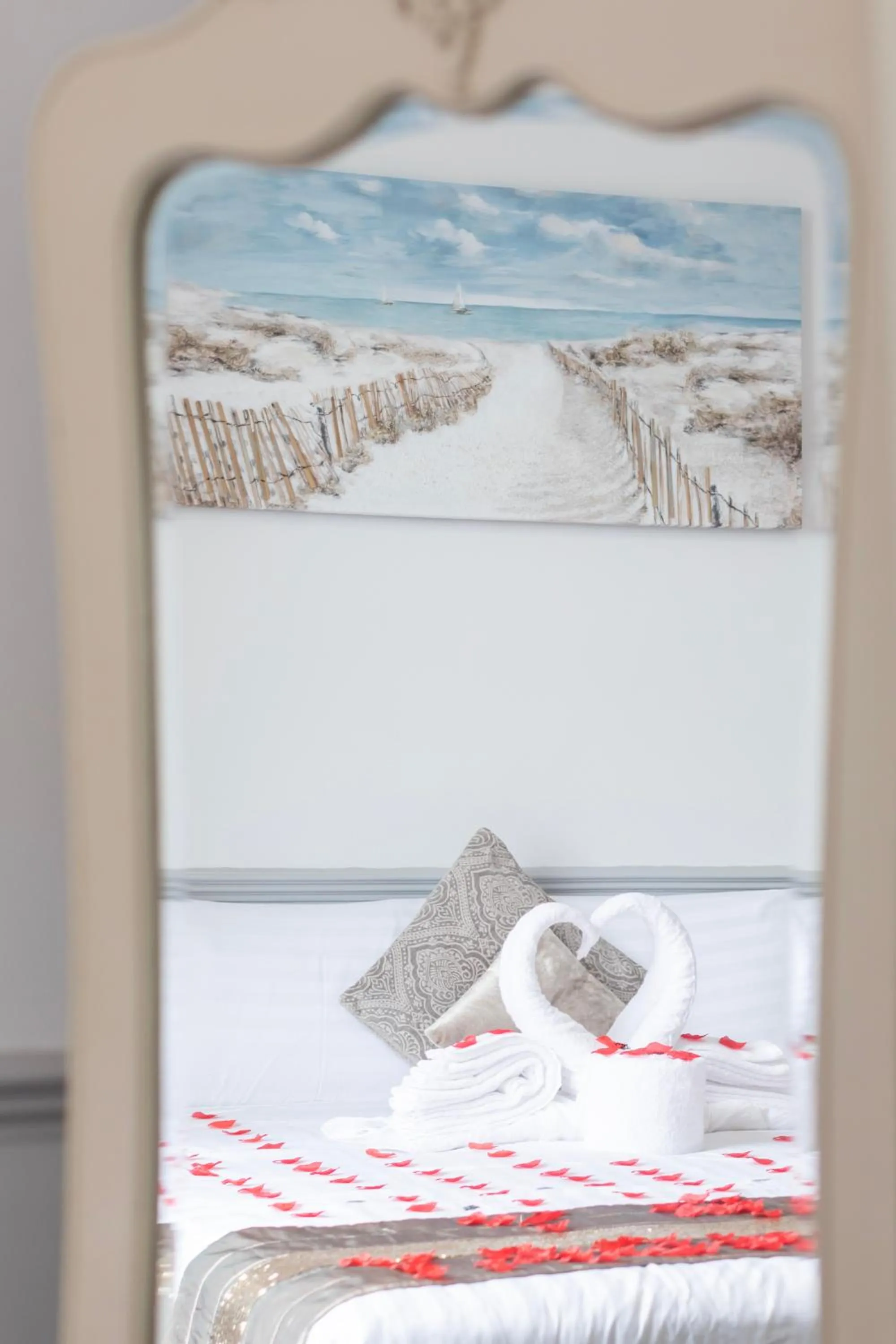 Bedroom, Bed in The Manor Hotel