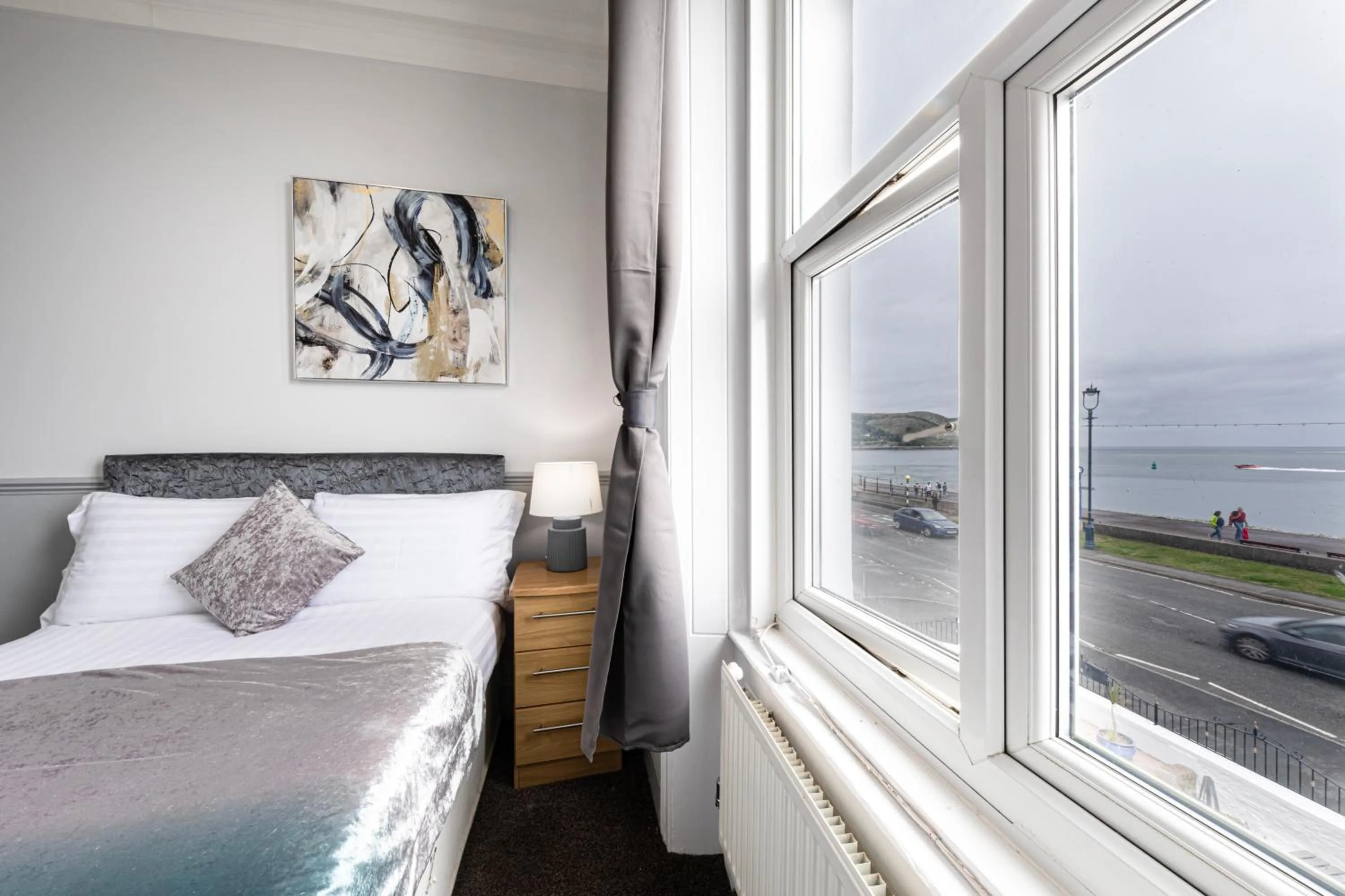 Bedroom, Bed in The Manor Hotel