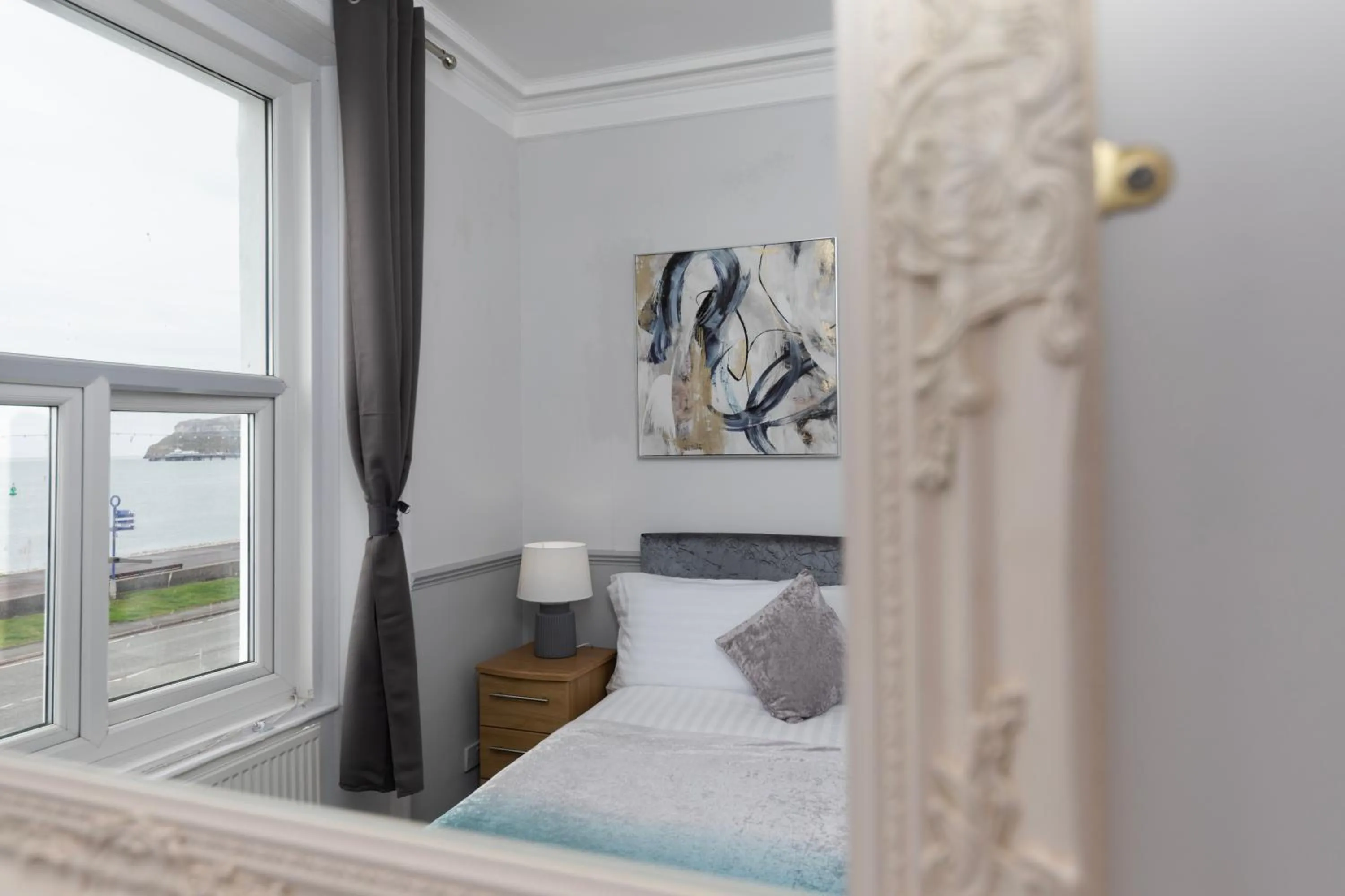 Bedroom, Bed in The Manor Hotel