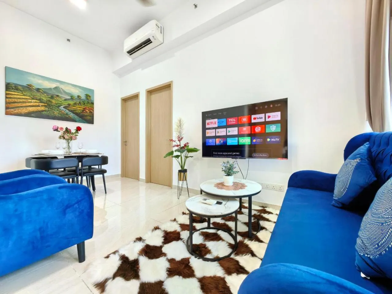 Communal lounge/ TV room in The Luxe Colony KLCC By AZHA