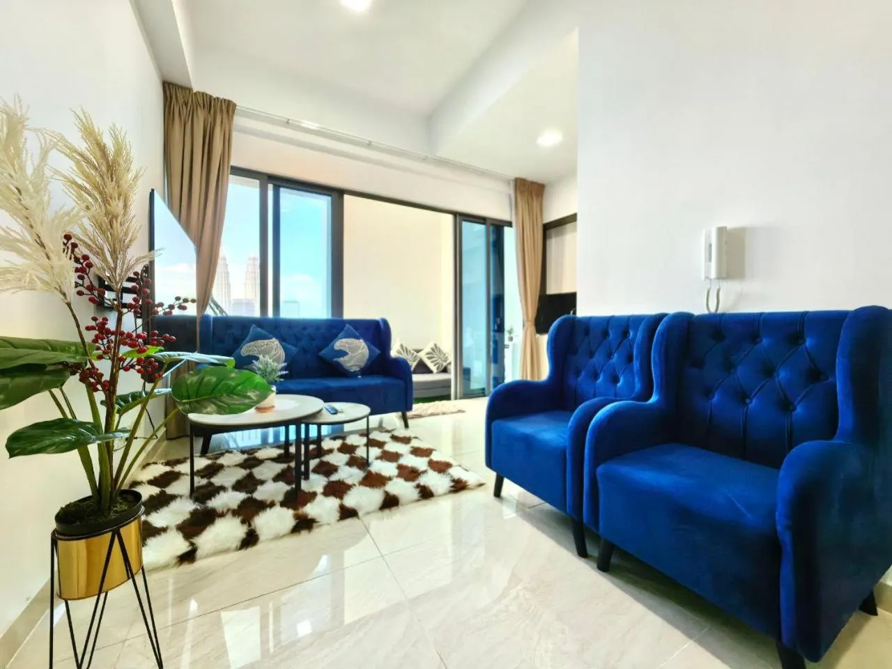 Living room in The Luxe Colony KLCC By AZHA