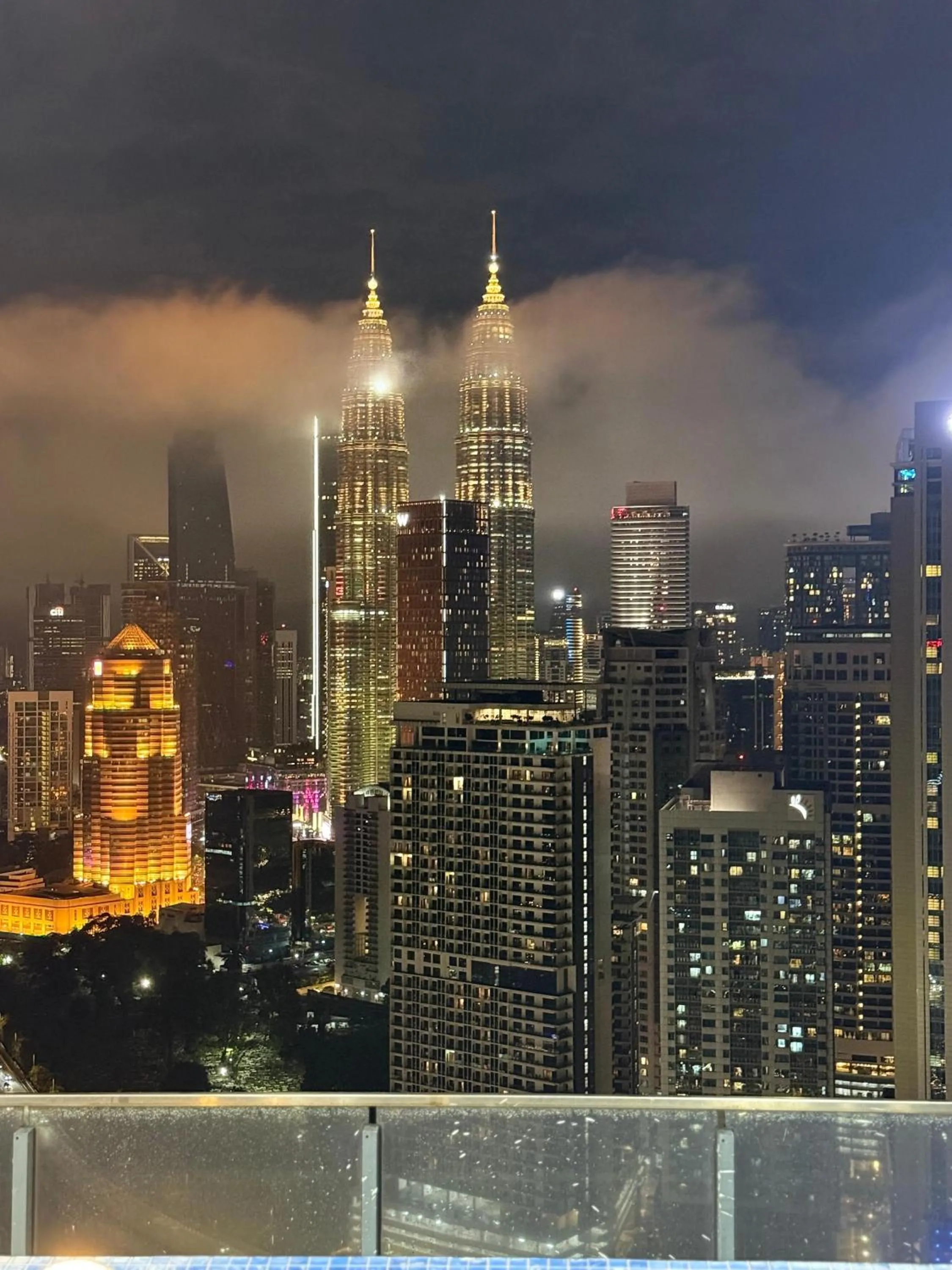 Night in The Luxe Colony KLCC By AZHA