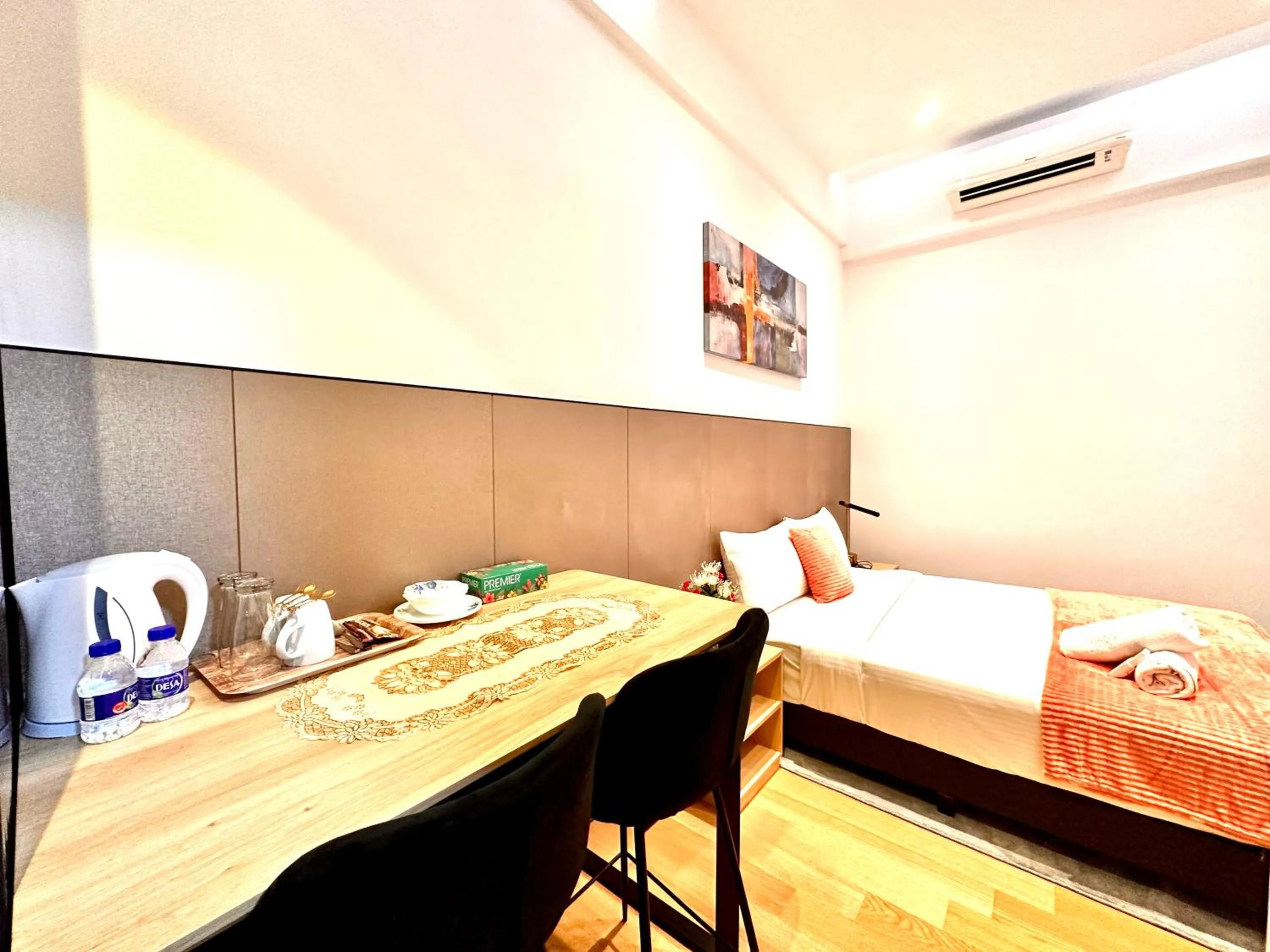 Photo of the whole room, Bed in The Luxe Colony KLCC By AZHA