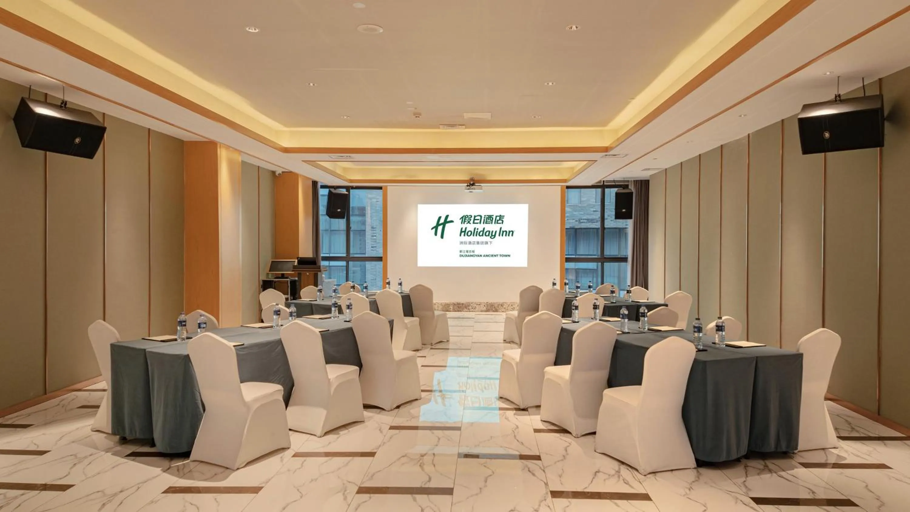 Meeting/conference room in Holiday Inn Dujiangyan Ancient Town by IHG