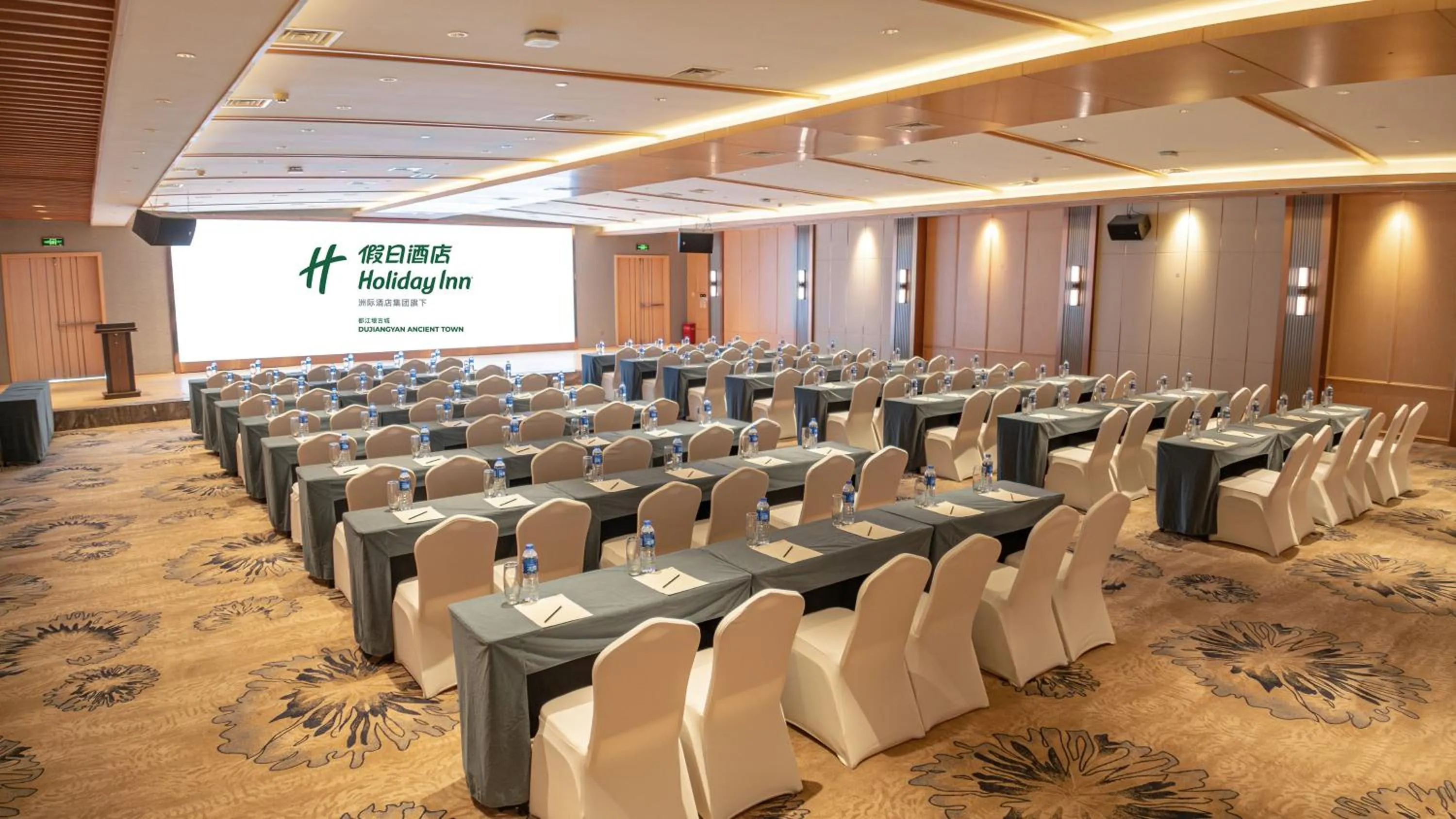 Meeting/conference room in Holiday Inn Dujiangyan Ancient Town by IHG