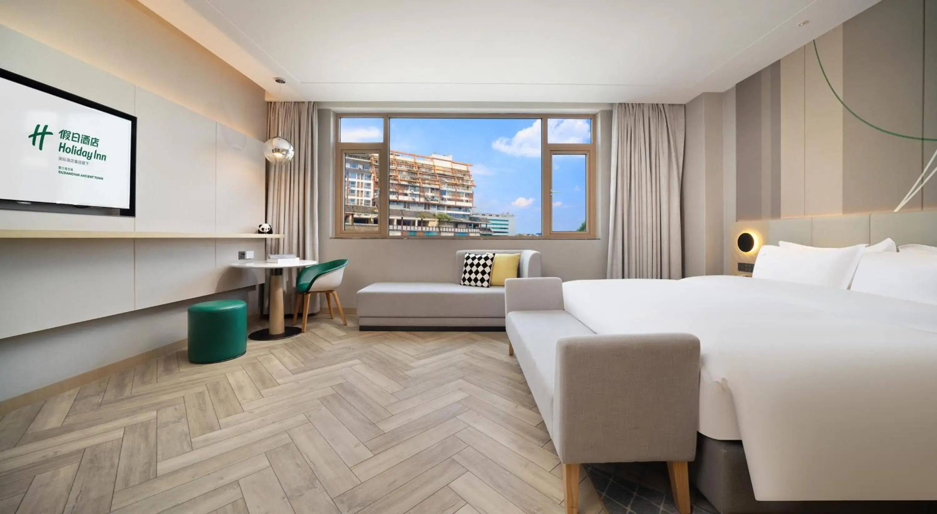 Premium King Room with River View in Holiday Inn Dujiangyan Ancient Town by IHG Premium King Room with River View in Holiday Inn Dujiangyan Ancient Town by IHG