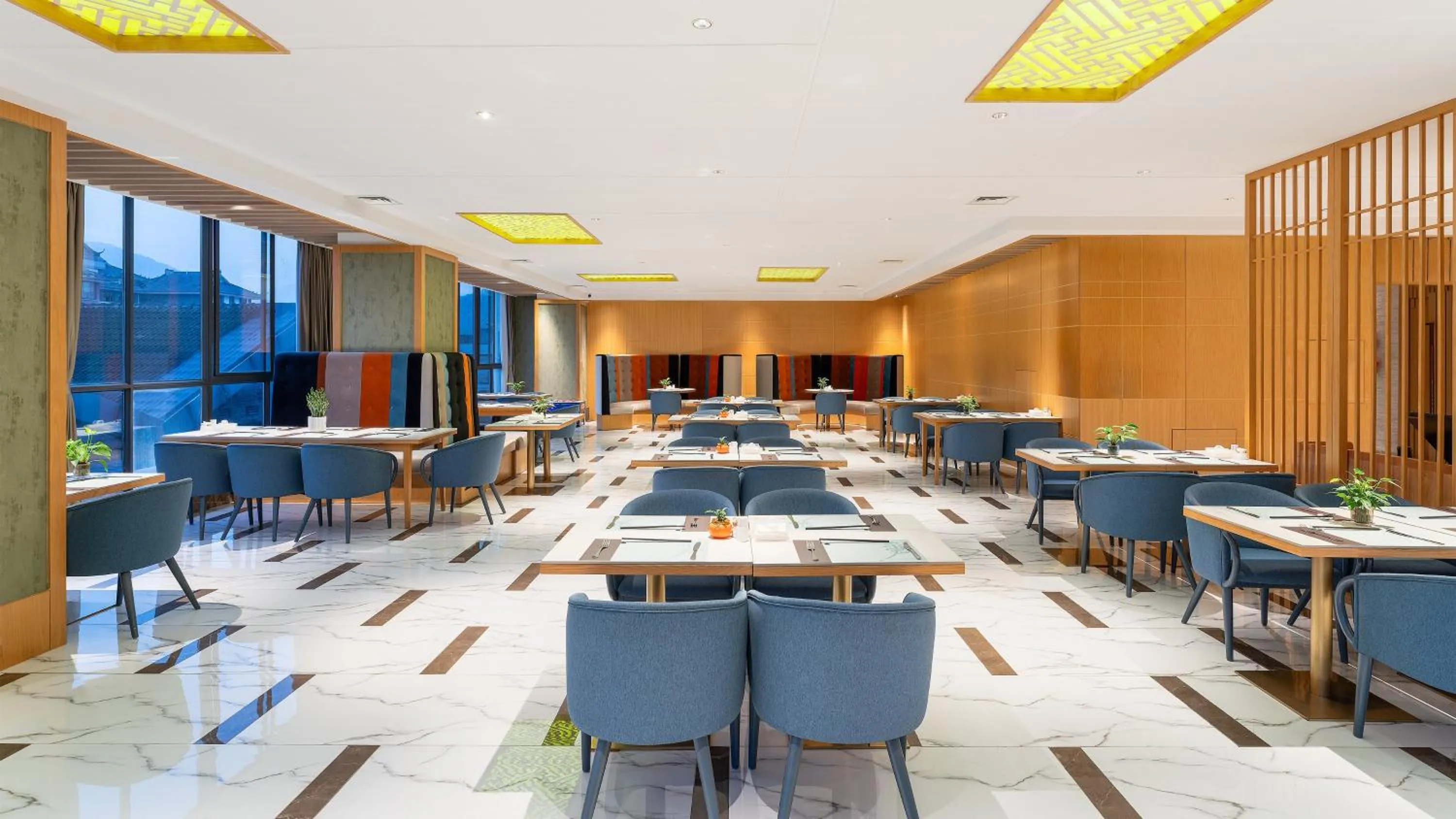 Restaurant/places to eat in Holiday Inn Dujiangyan Ancient Town by IHG