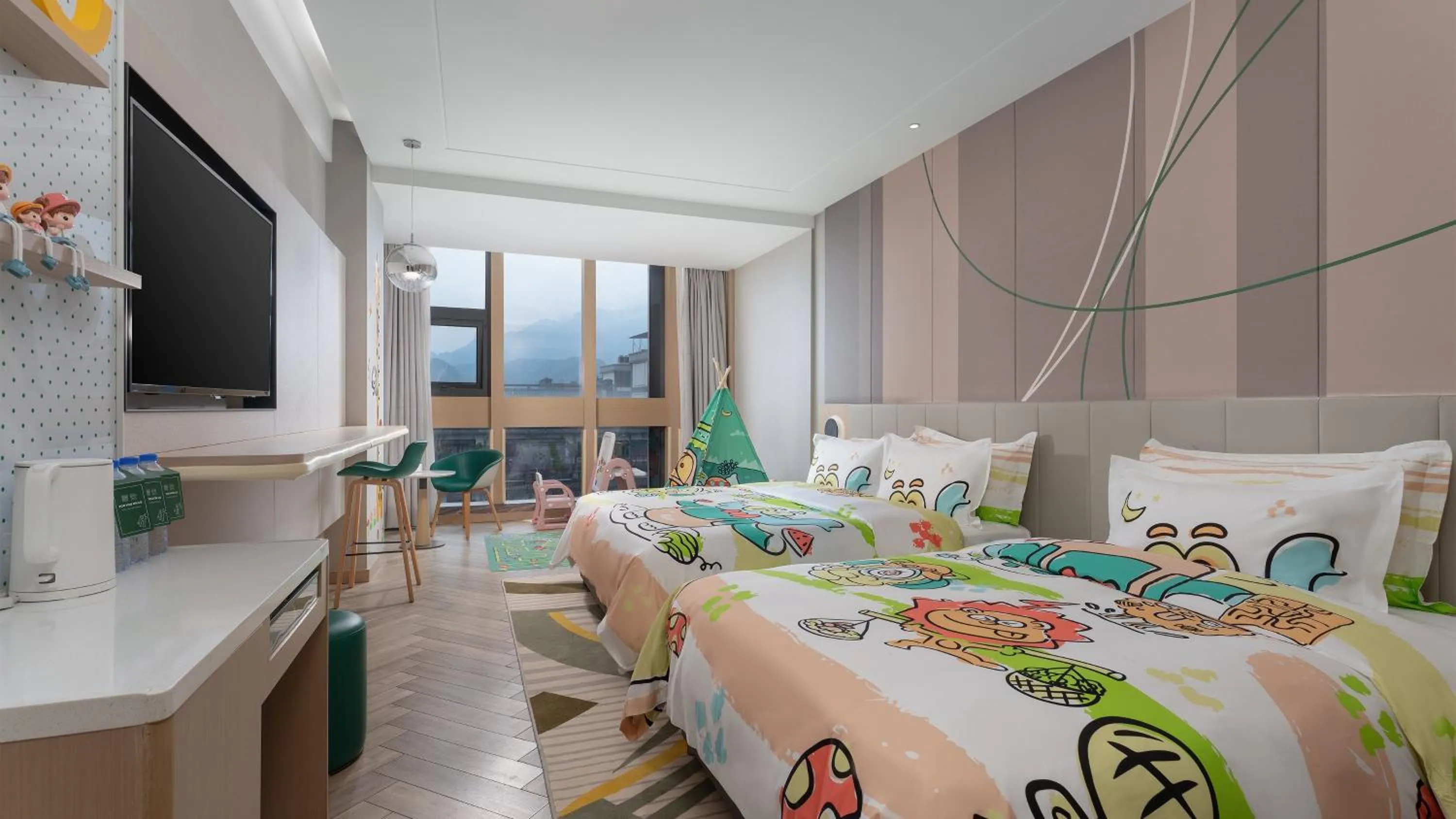 Photo of the whole room, Bed in Holiday Inn Dujiangyan Ancient Town by IHG