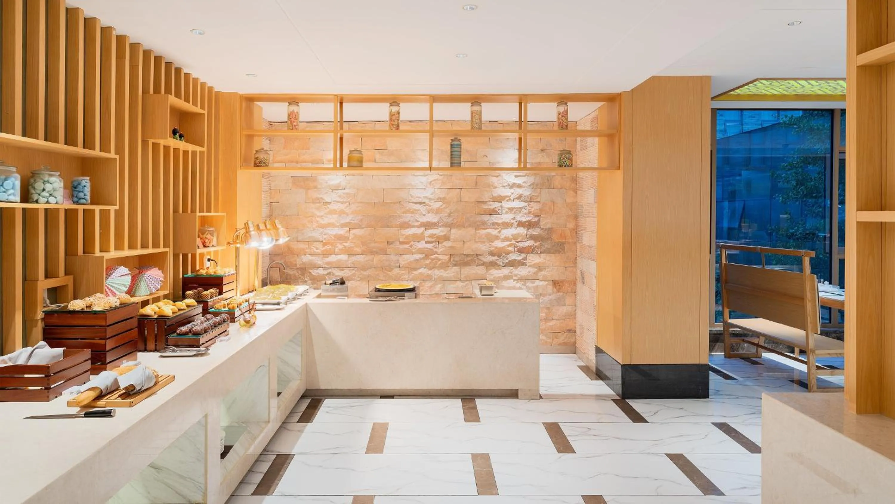 Restaurant/places to eat in Holiday Inn Dujiangyan Ancient Town by IHG