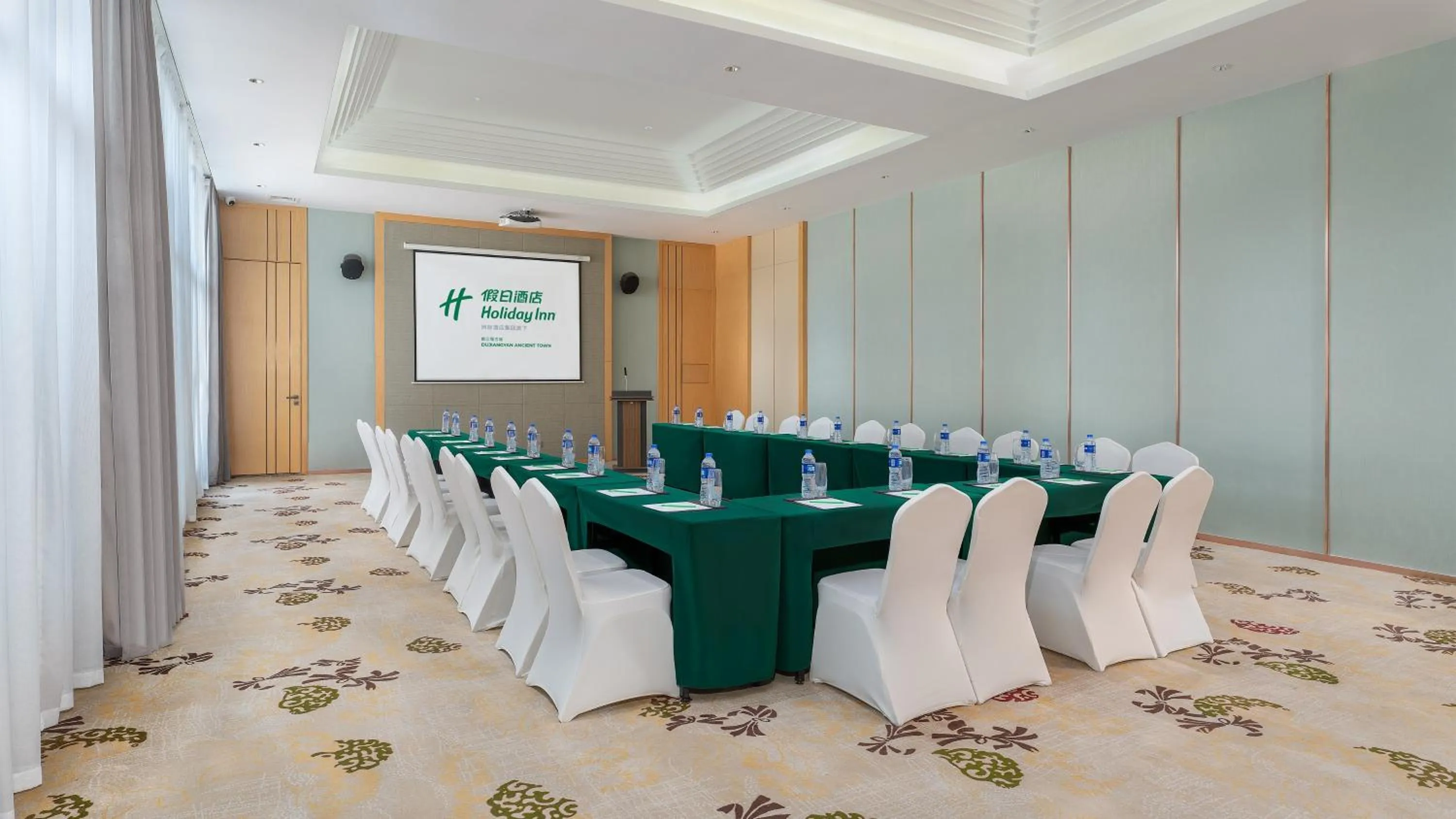 Meeting/conference room in Holiday Inn Dujiangyan Ancient Town by IHG