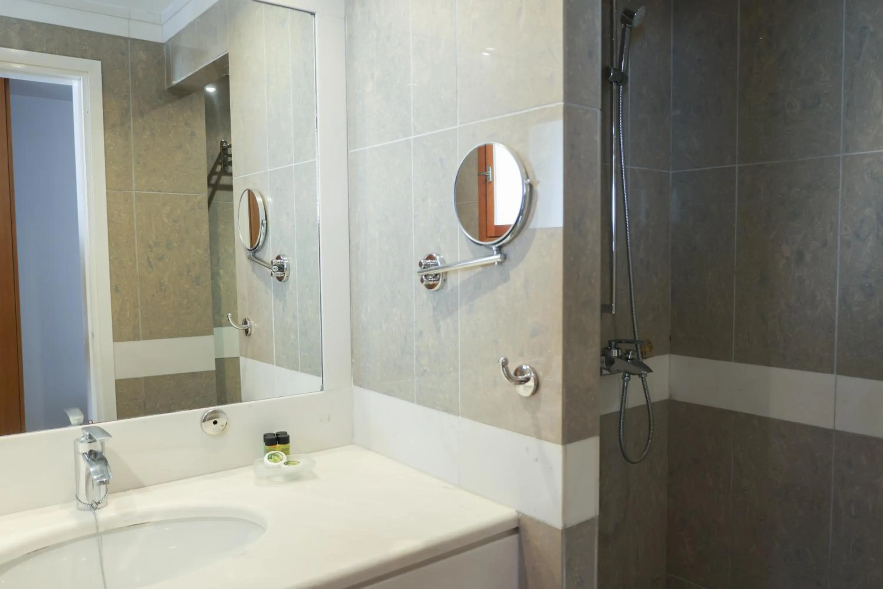 Bathroom in Kanapitsa Mare Hotel