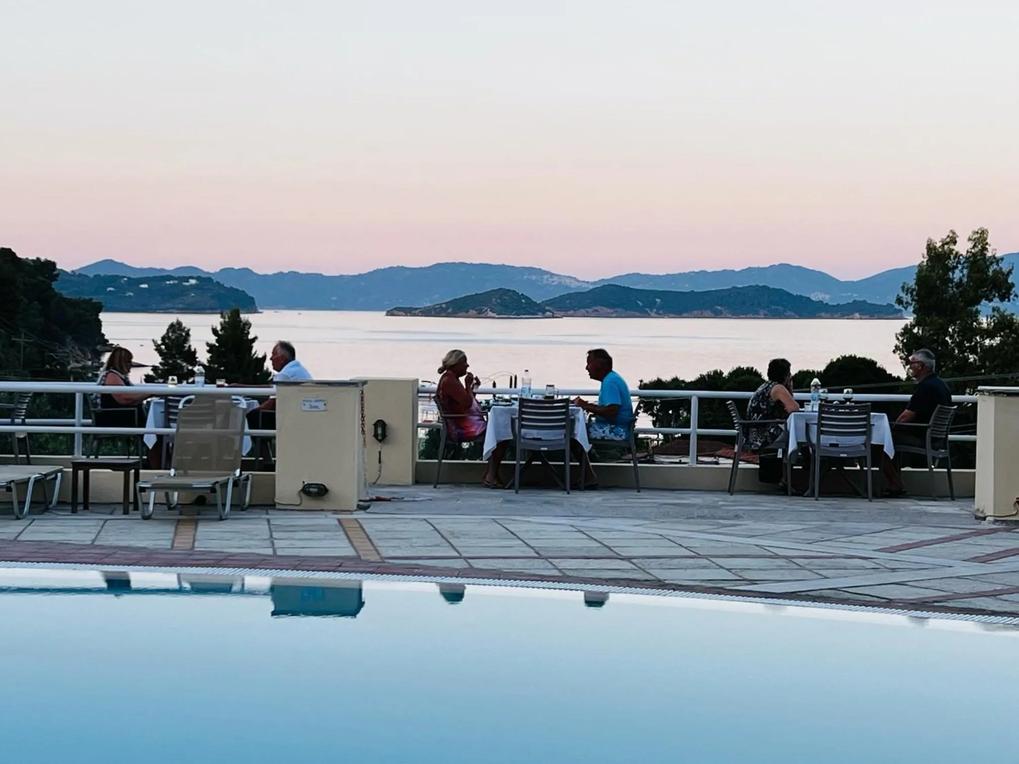 Restaurant/places to eat in Kanapitsa Mare Hotel