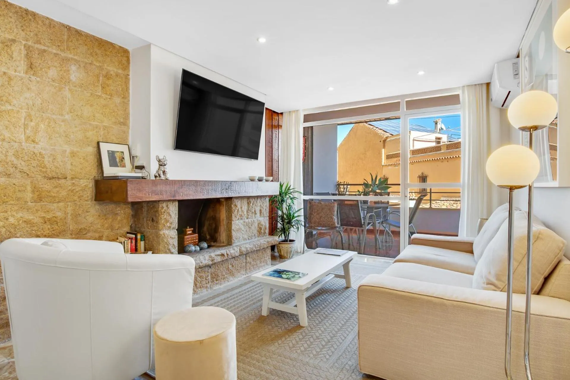 Communal lounge/ TV room in Casa Nogalera - La Nogalera