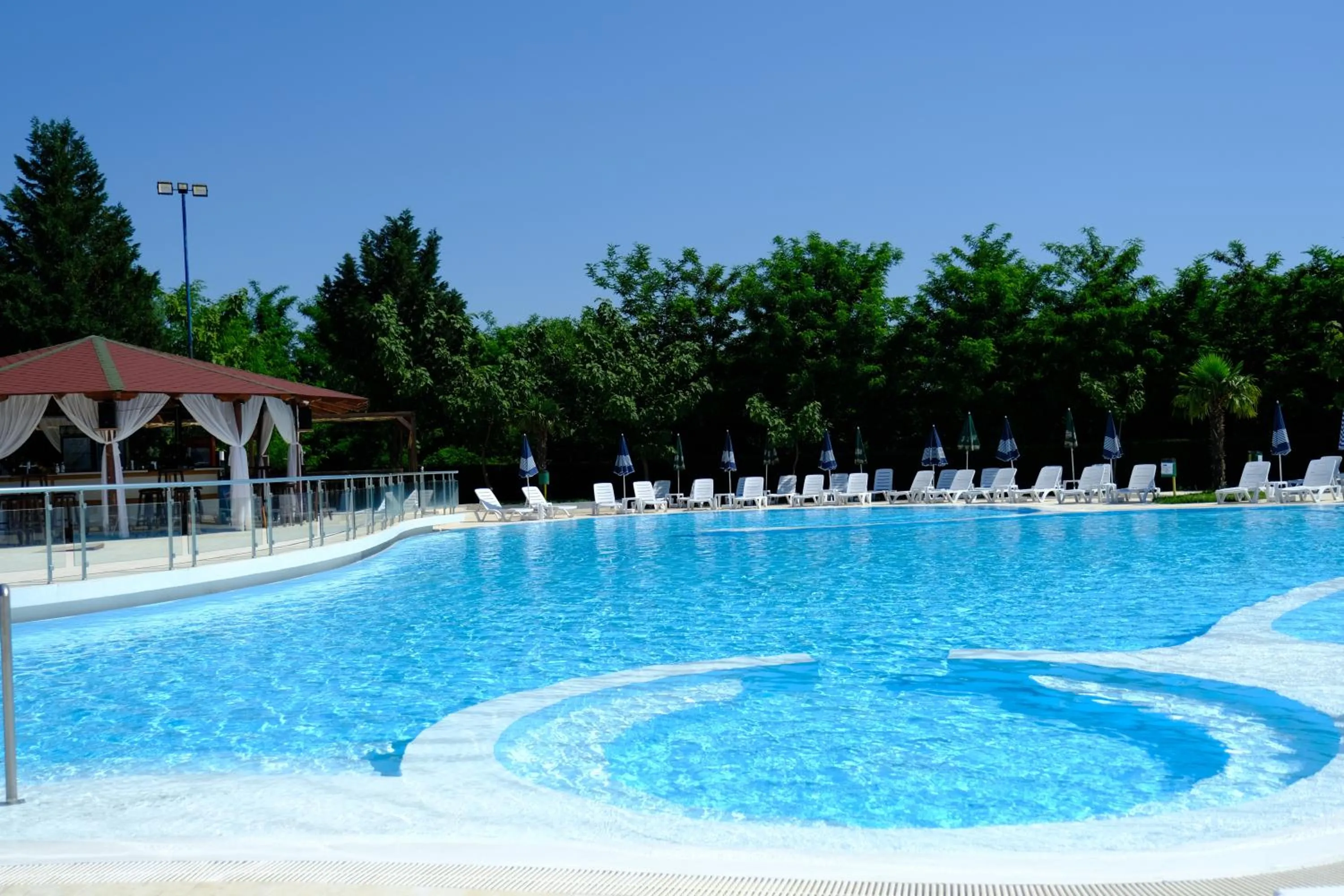 Swimming pool in Gardenland Resort