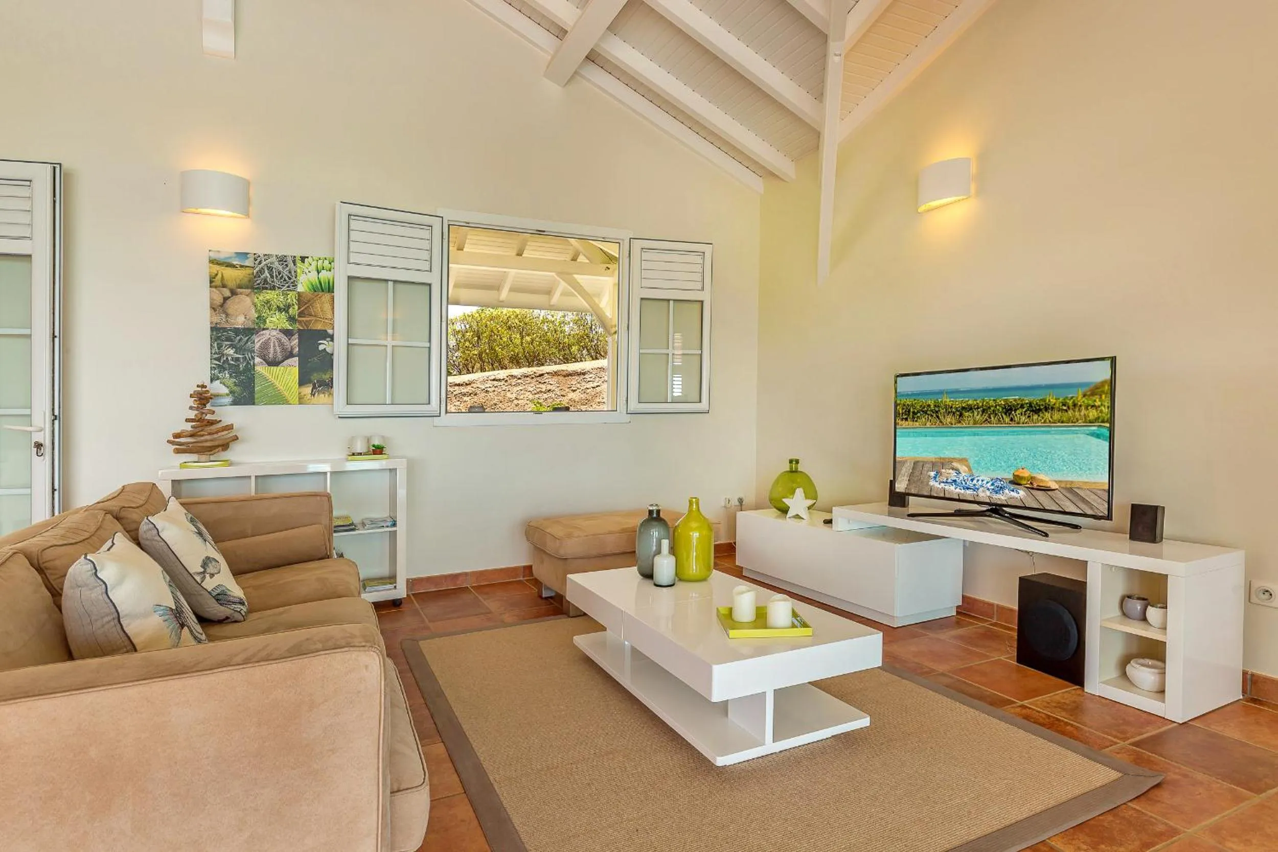 Communal lounge/ TV room in Villas Palm