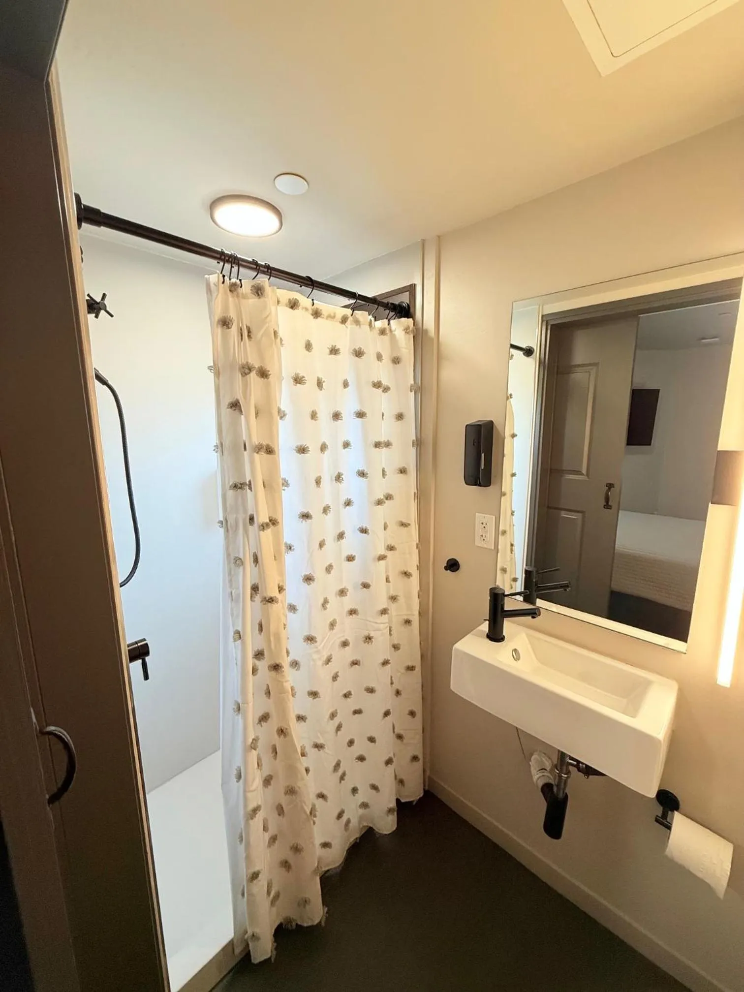 City24 Condo Hotel Little Italy Mission Hills